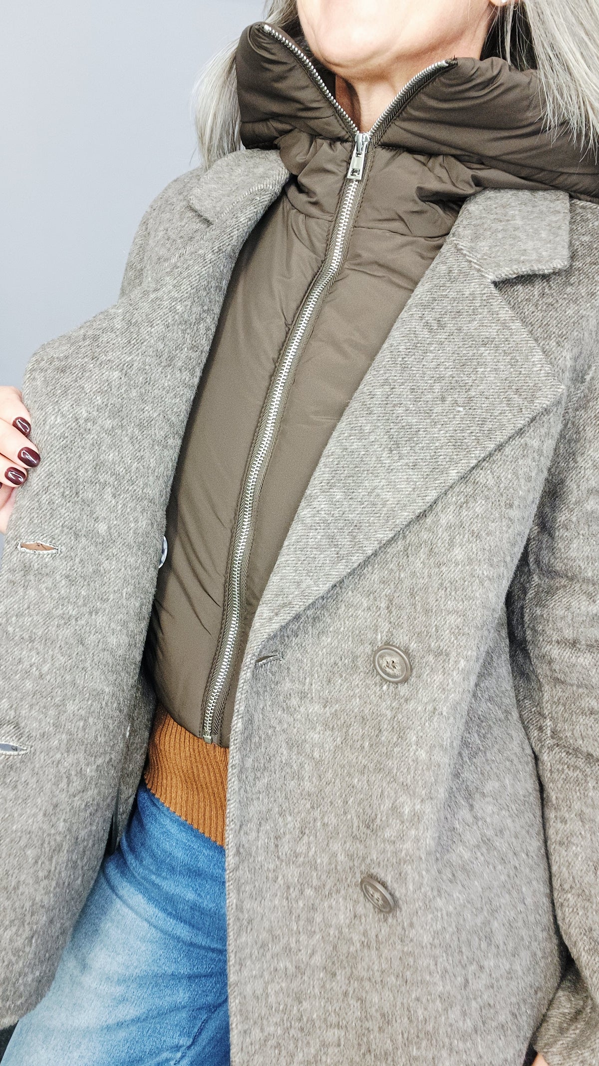 CAPPOTTO CORTO CON DETTAGLIO PIUMINO REMOVIBILE