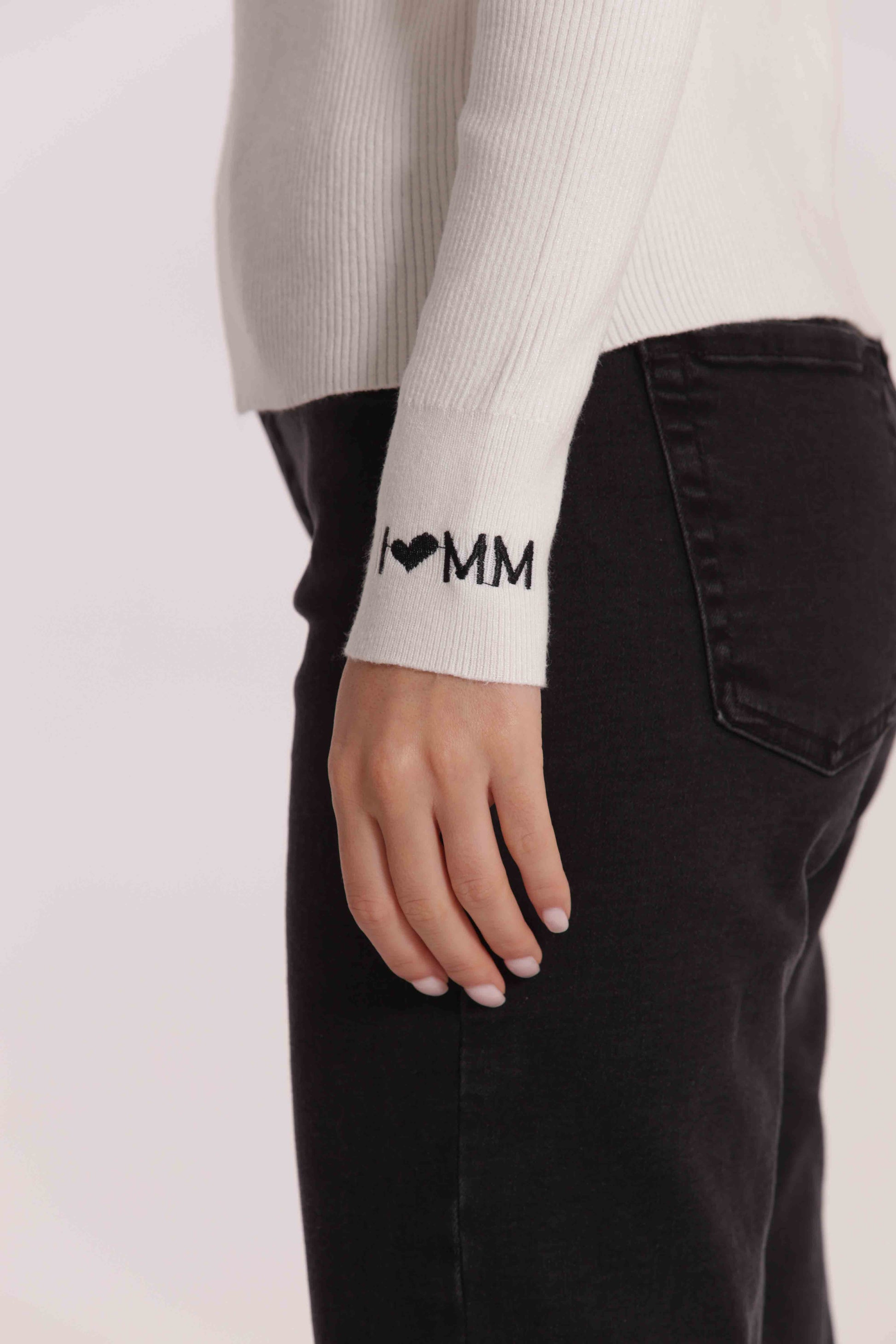 MAGLIA CON RICAMO SUL POLSO