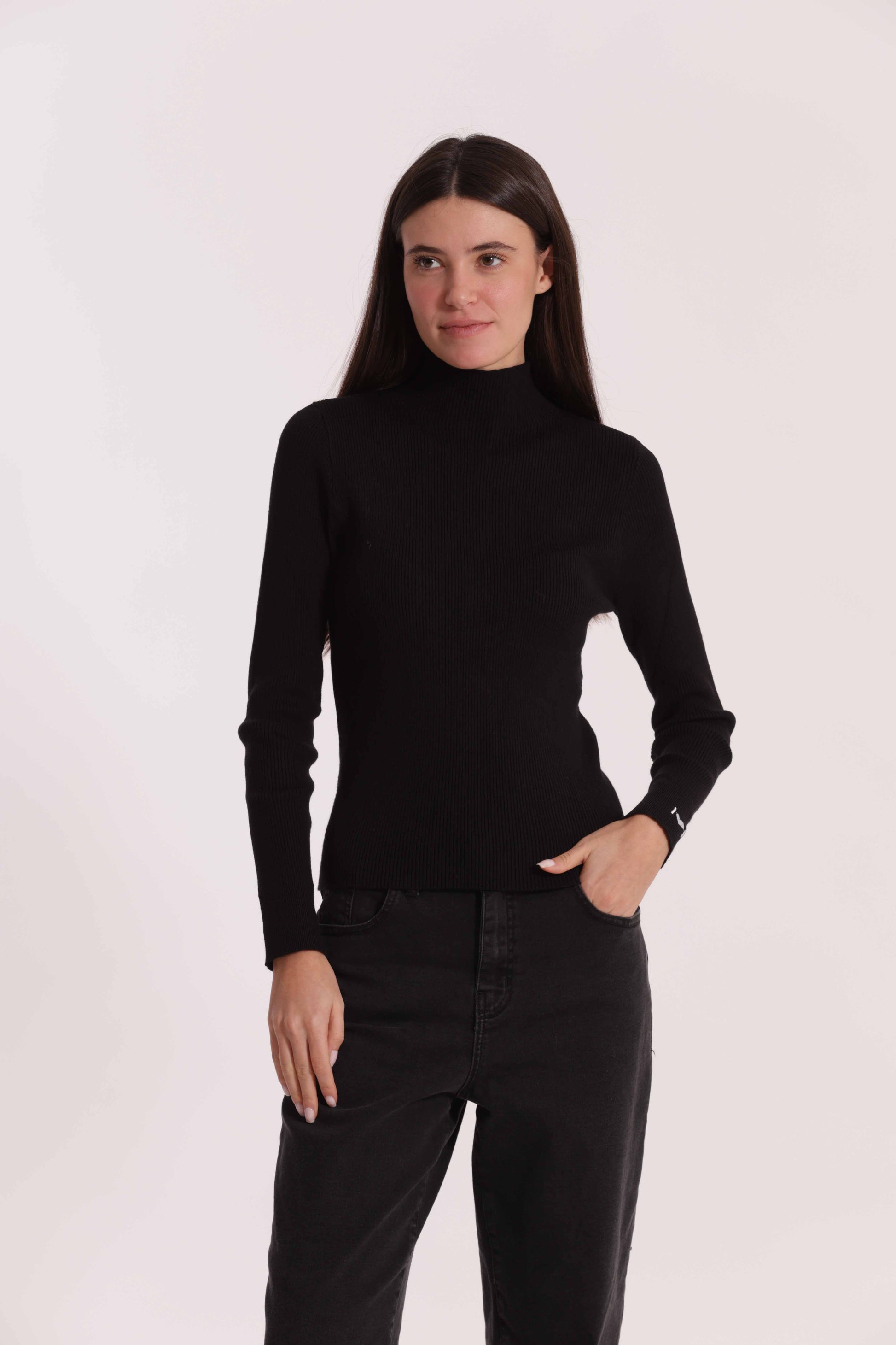 MAGLIA CON LOGO SUL POLSO