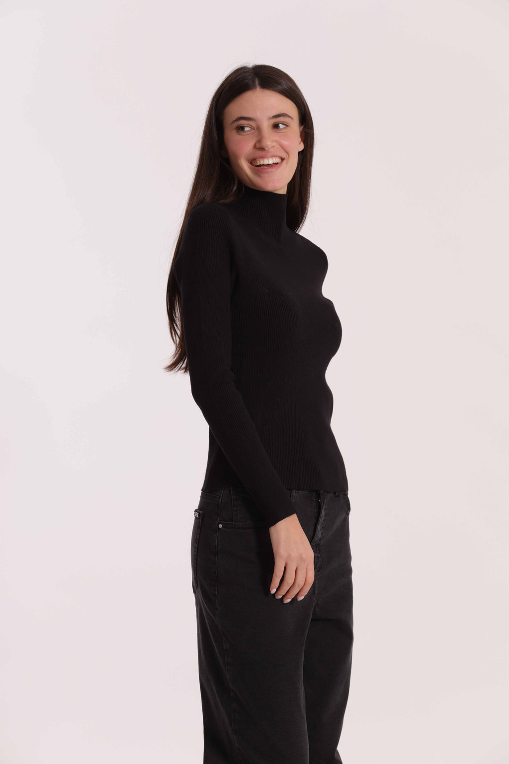 MAGLIA CON RICAMO SUL POLSO