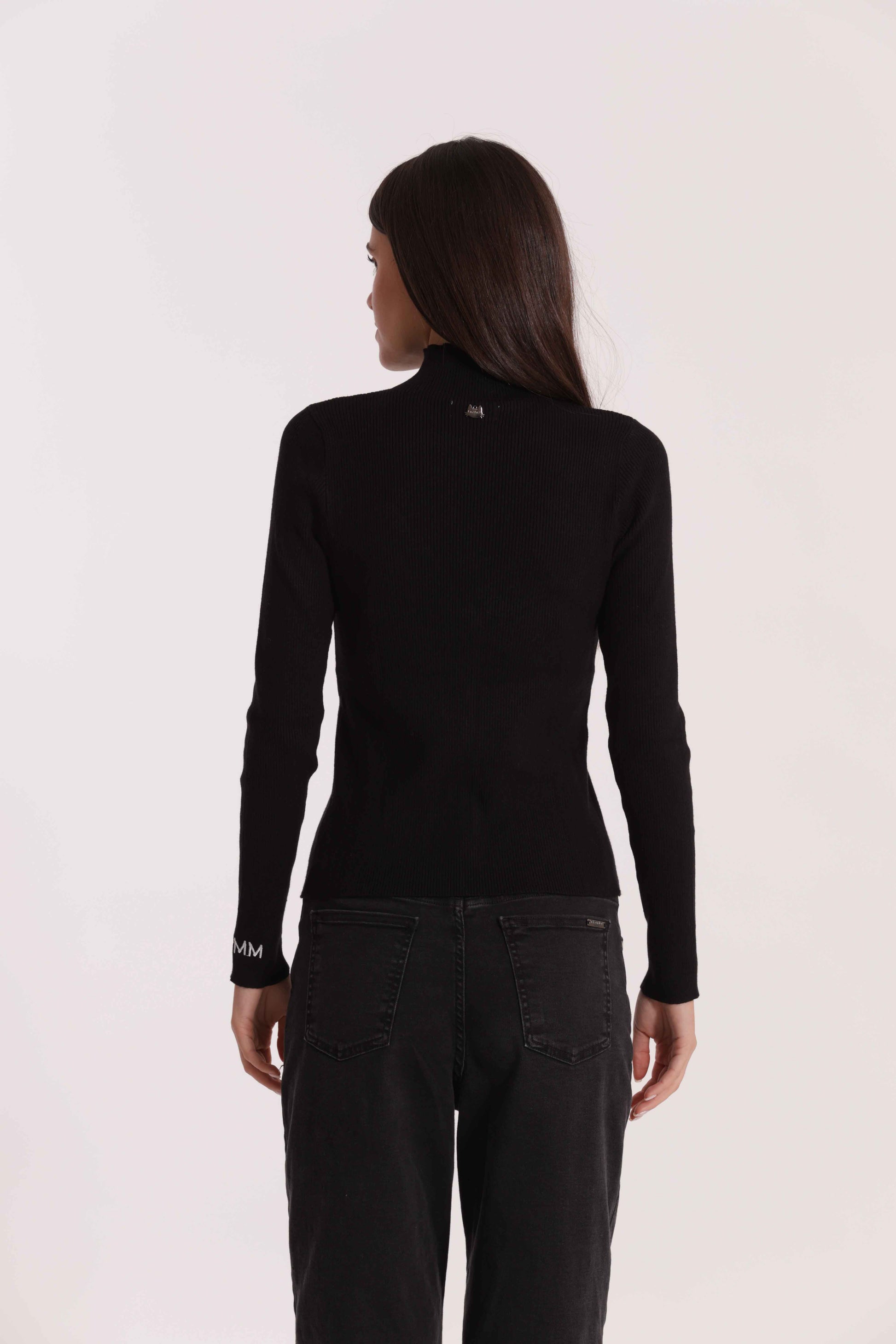 MAGLIA CON LOGO SUL POLSO