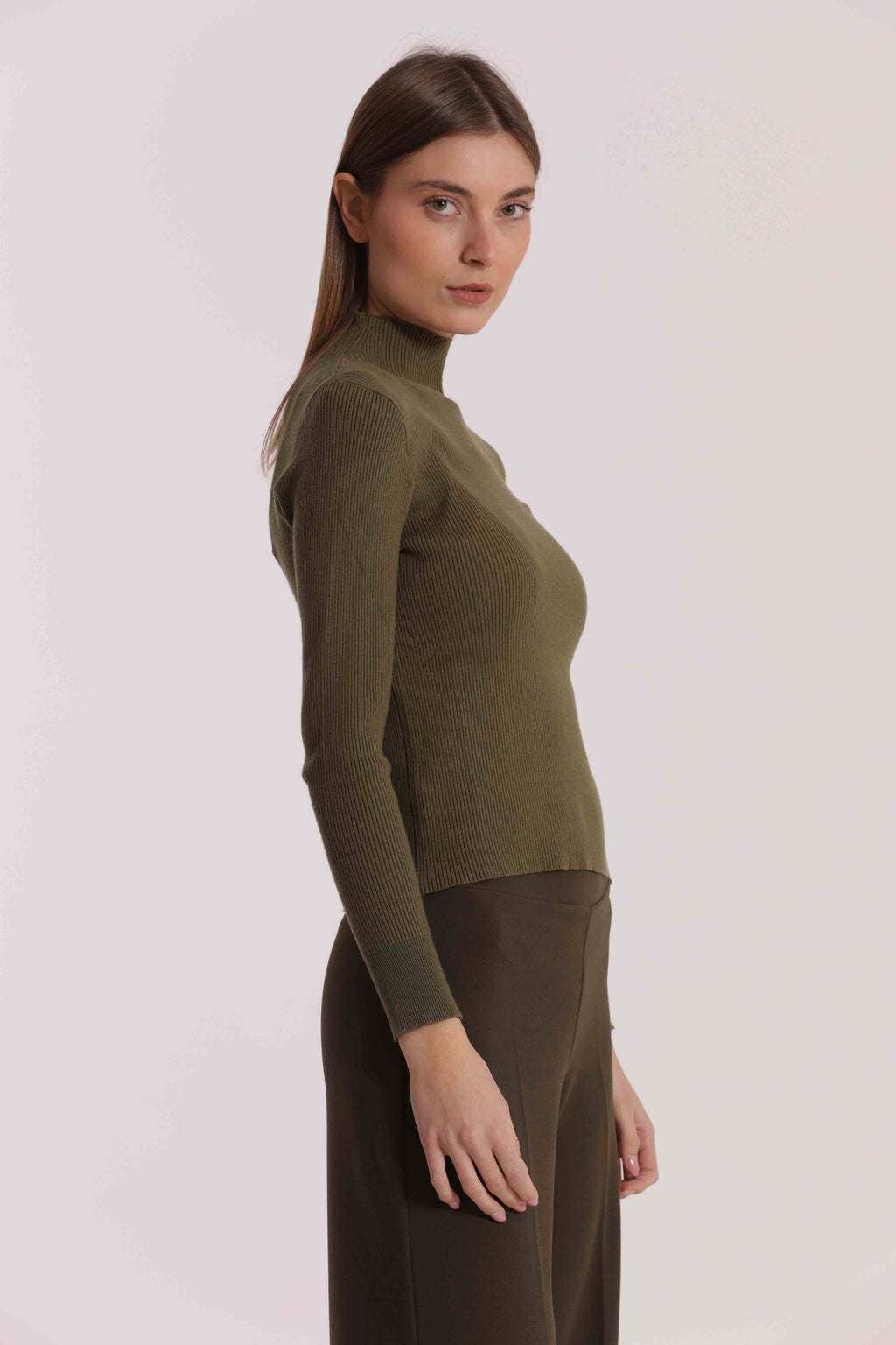 MAGLIA CON RICAMO SUL POLSO