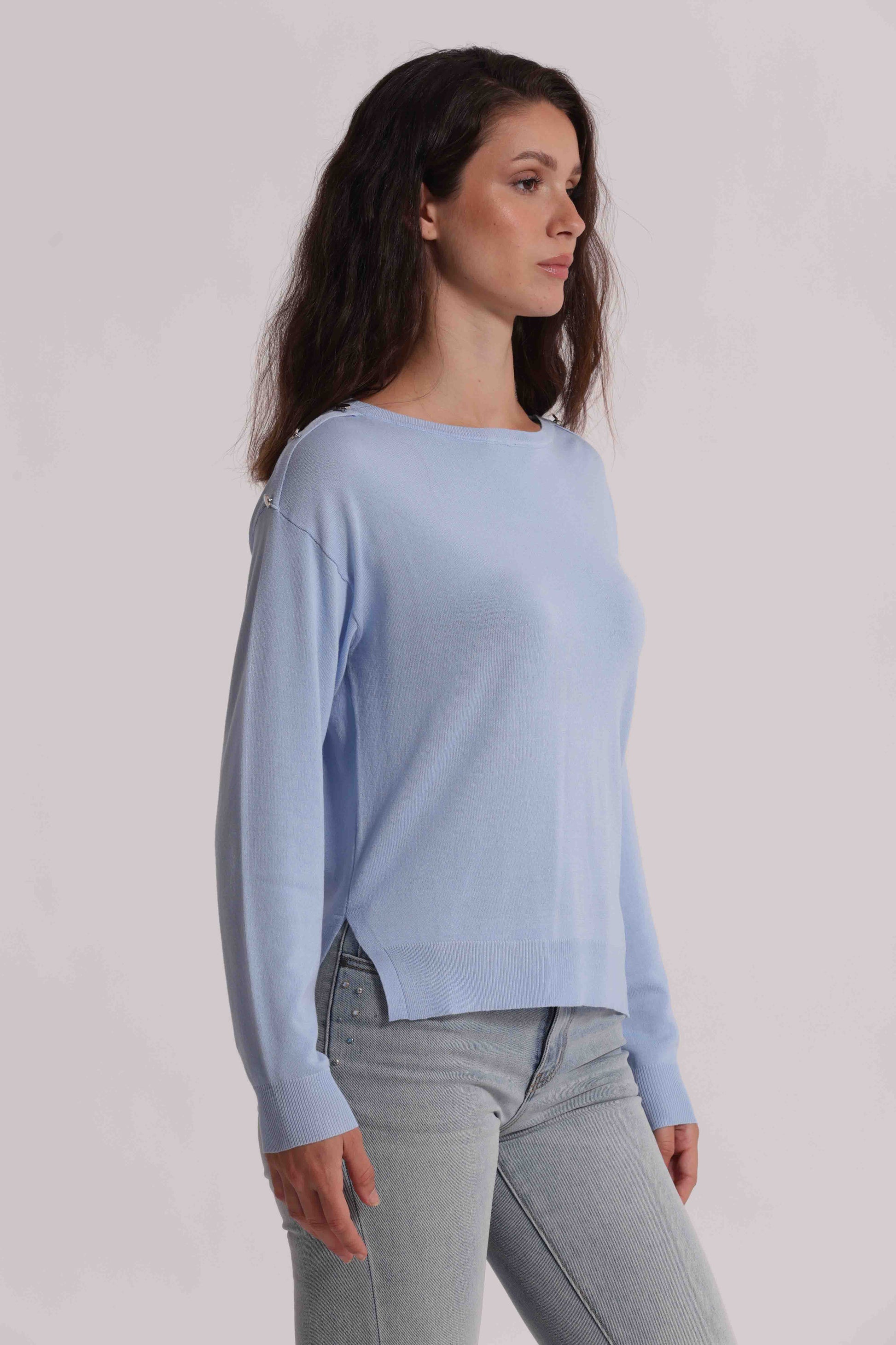 MAGLIA CON BOTTONI SPALLA