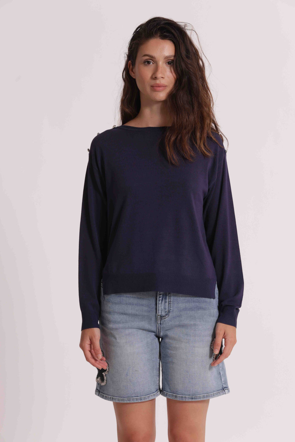 MAGLIA CON BOTTONI SPALLA