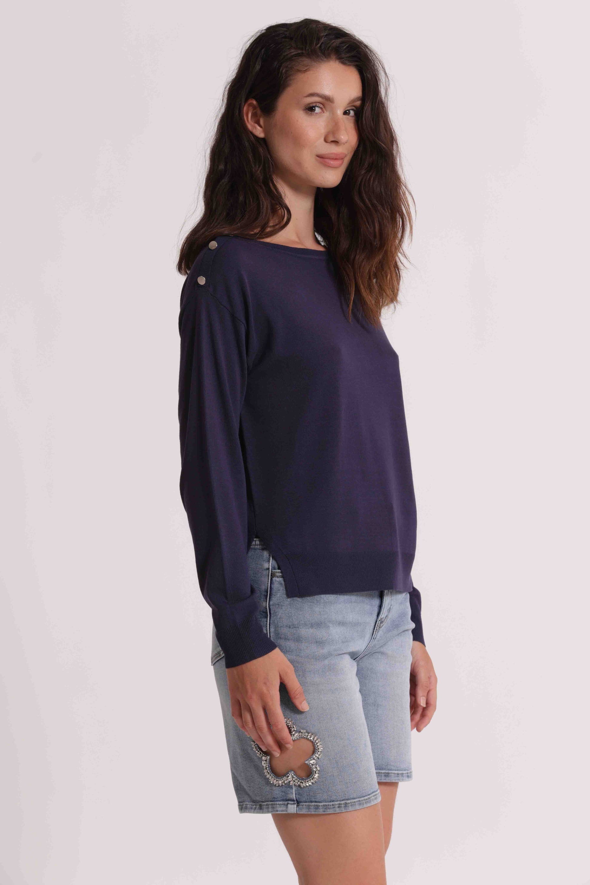 MAGLIA CON BOTTONI SPALLA