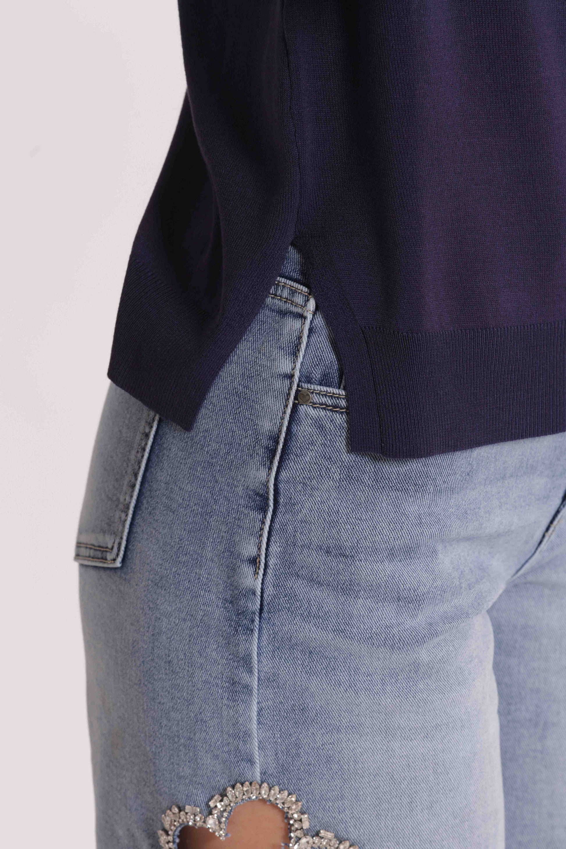 MAGLIA CON BOTTONI SPALLA