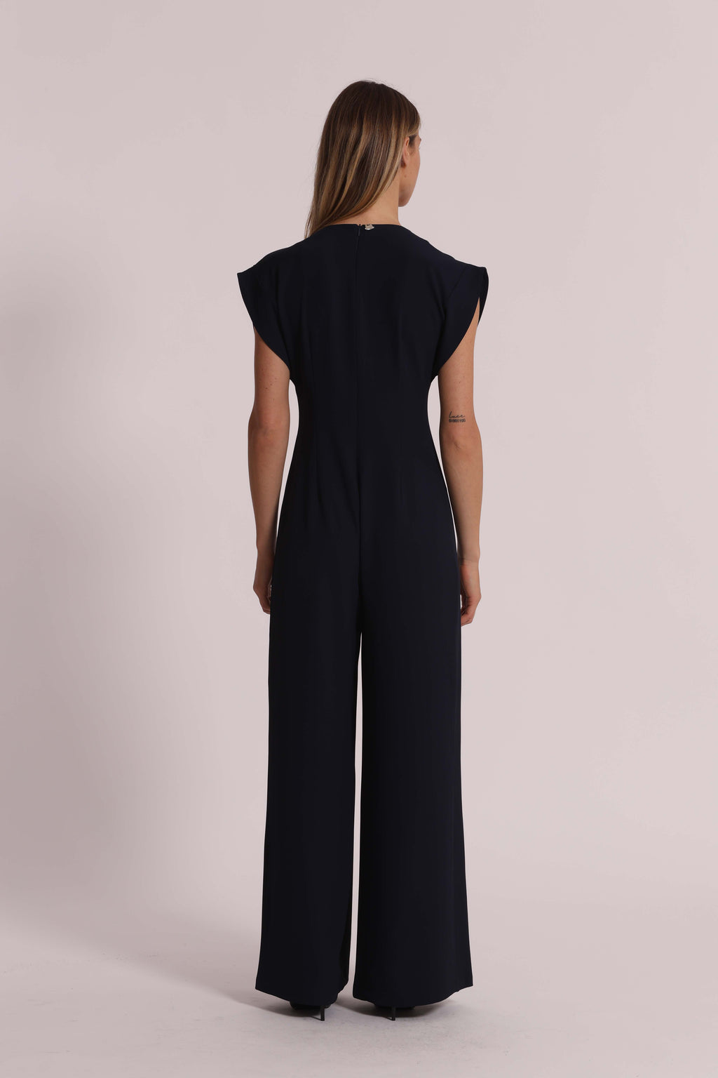 TUTA CON DETTAGLIO GIOIELLO