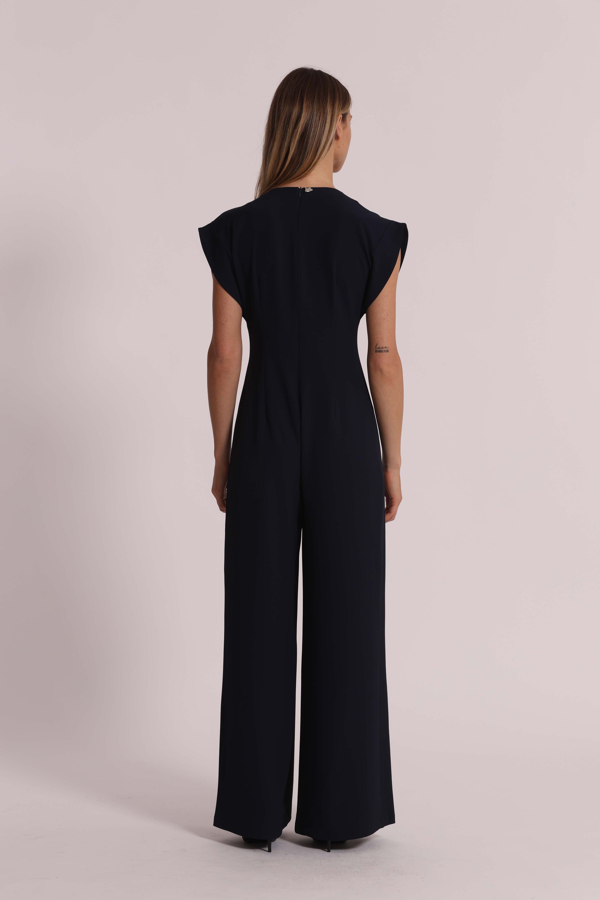 TUTA CON DETTAGLIO GIOIELLO