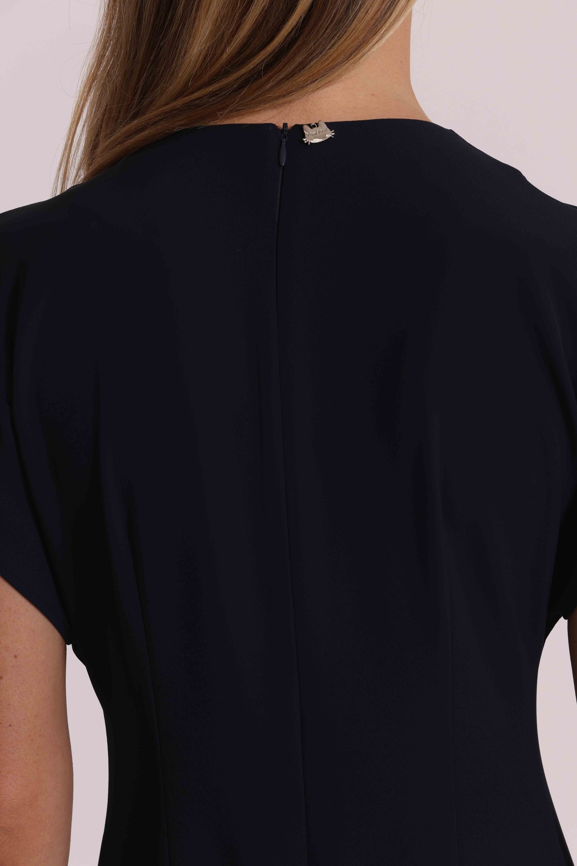 TUTA CON DETTAGLIO GIOIELLO