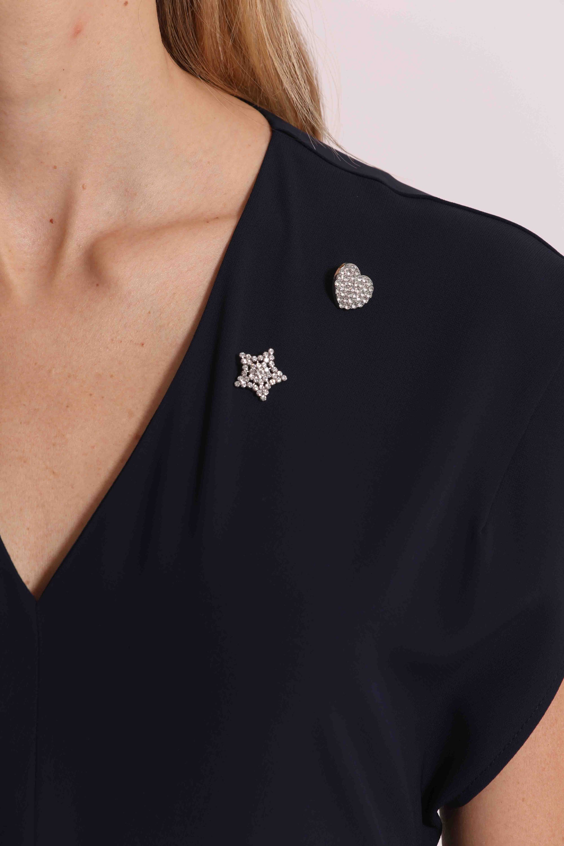 TUTA CON DETTAGLIO GIOIELLO