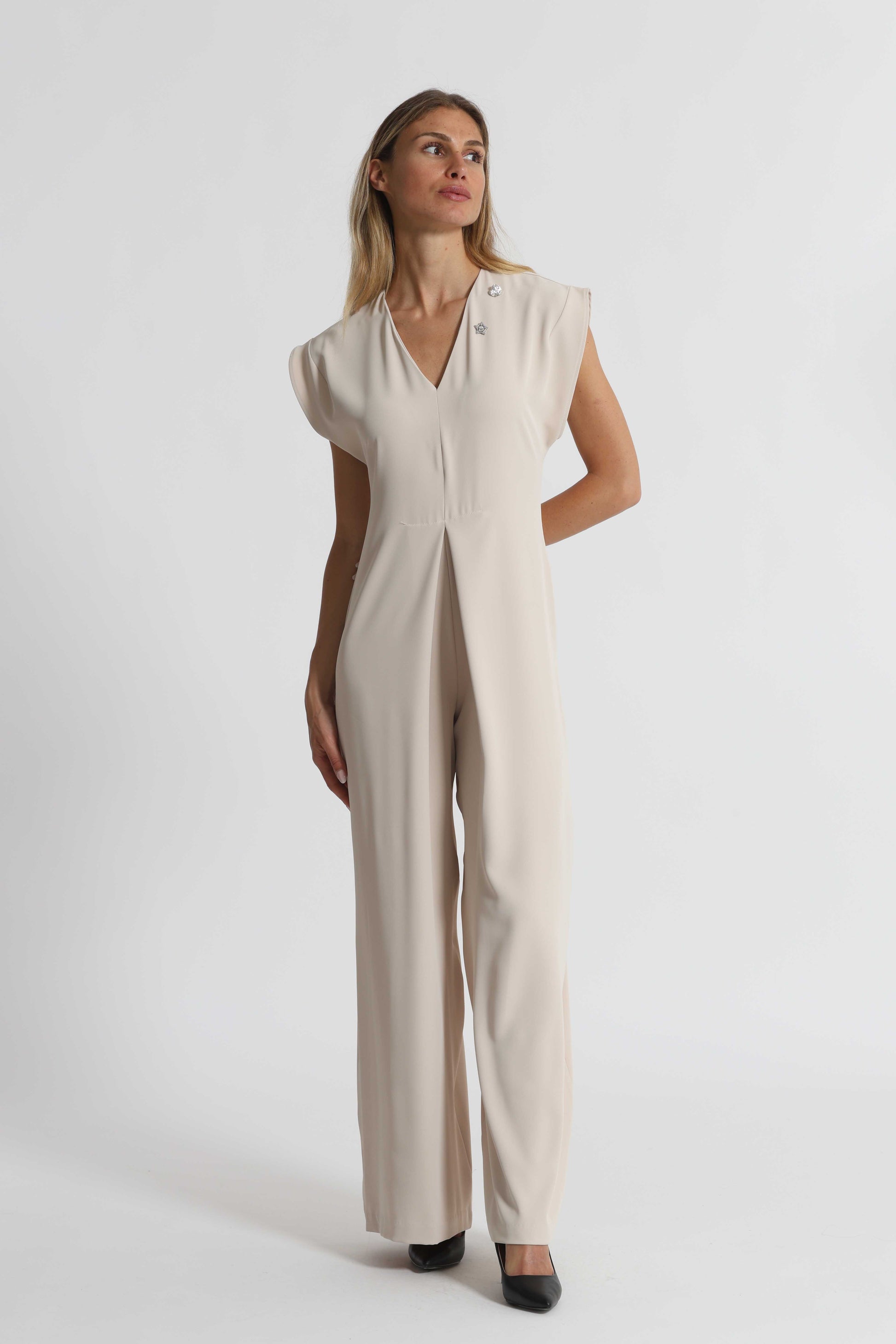 TUTA CON DETTAGLIO GIOIELLO