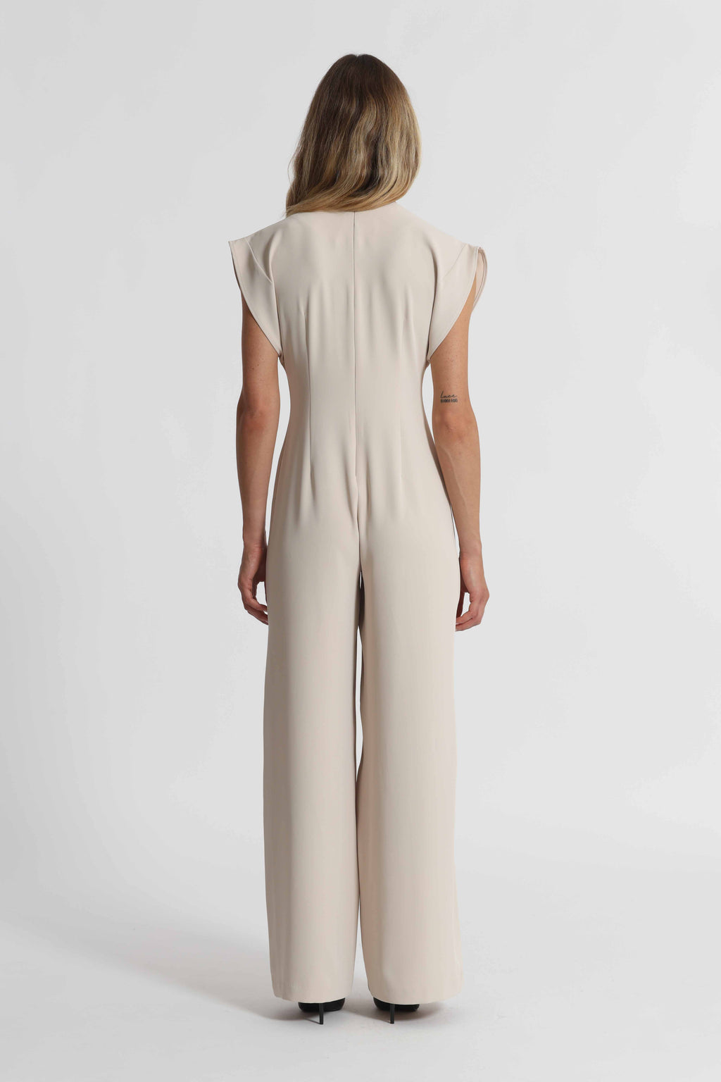 TUTA CON DETTAGLIO GIOIELLO