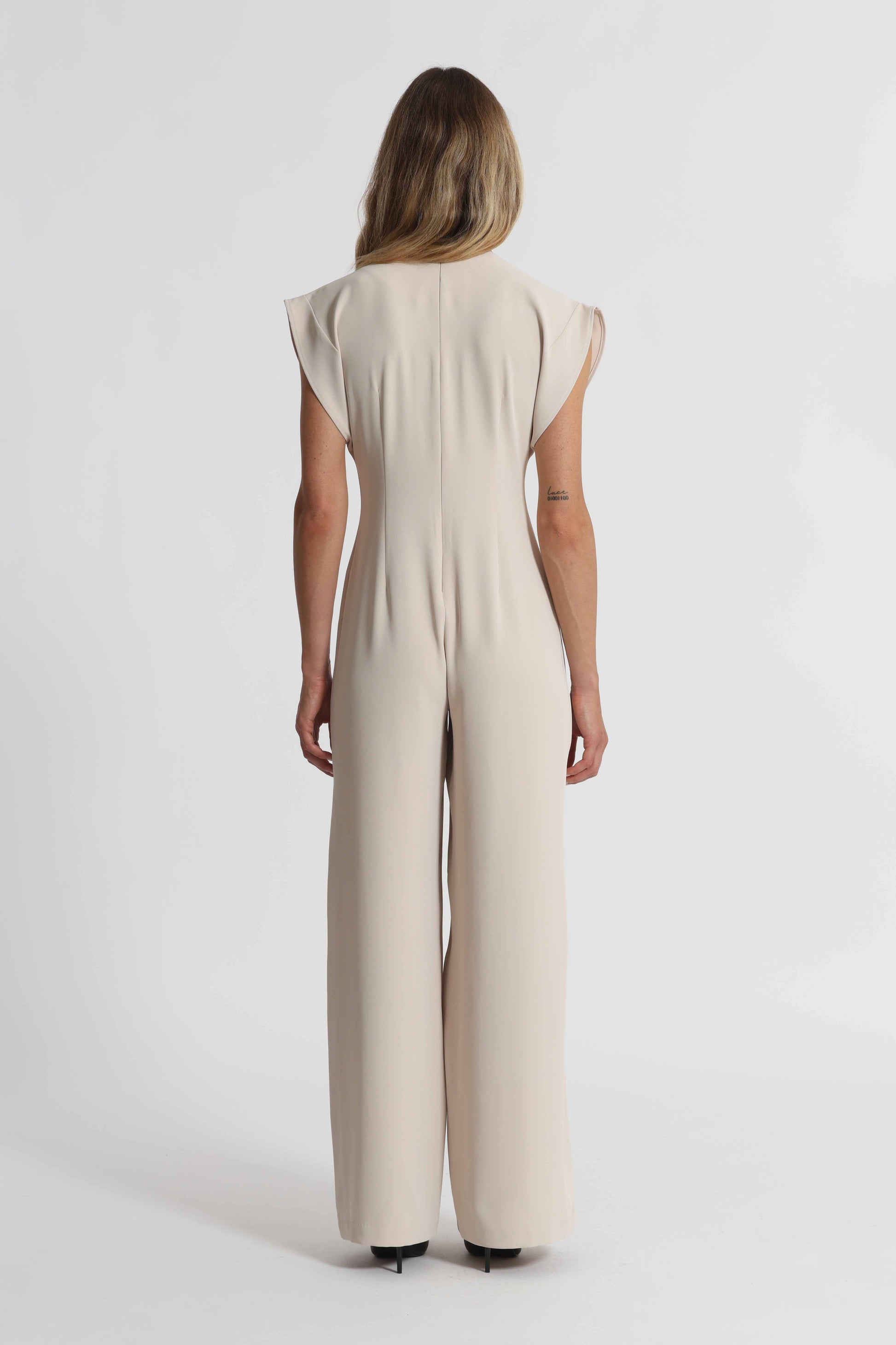 TUTA CON DETTAGLIO GIOIELLO