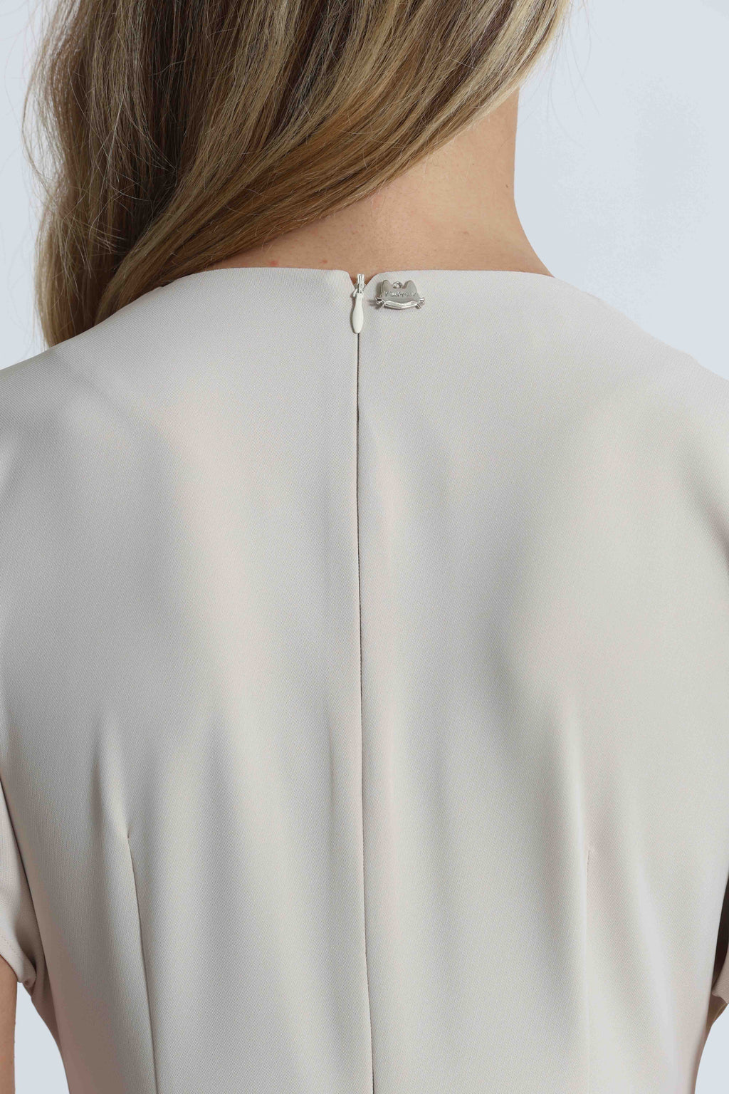 TUTA CON DETTAGLIO GIOIELLO