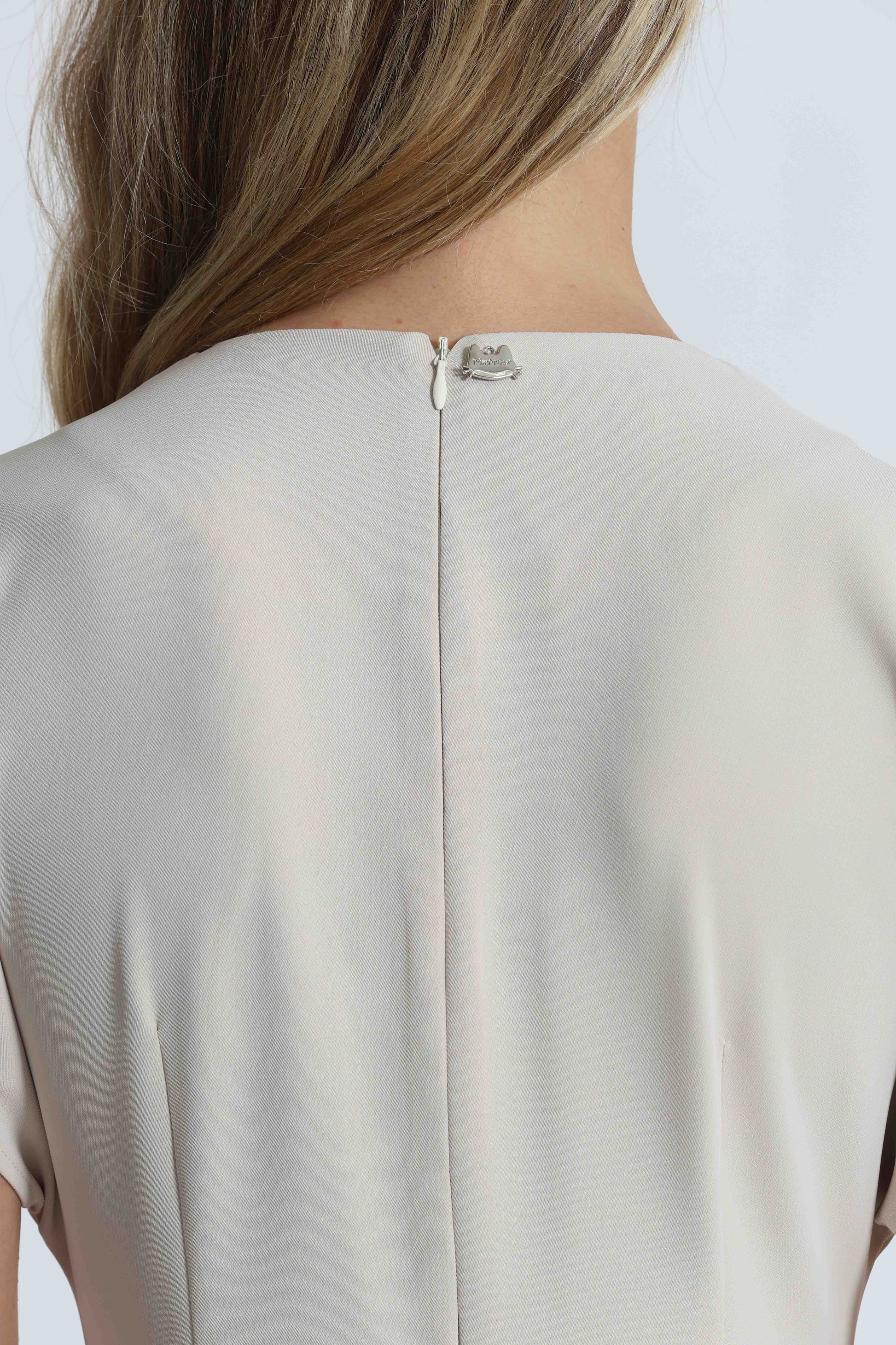 TUTA CON DETTAGLIO GIOIELLO