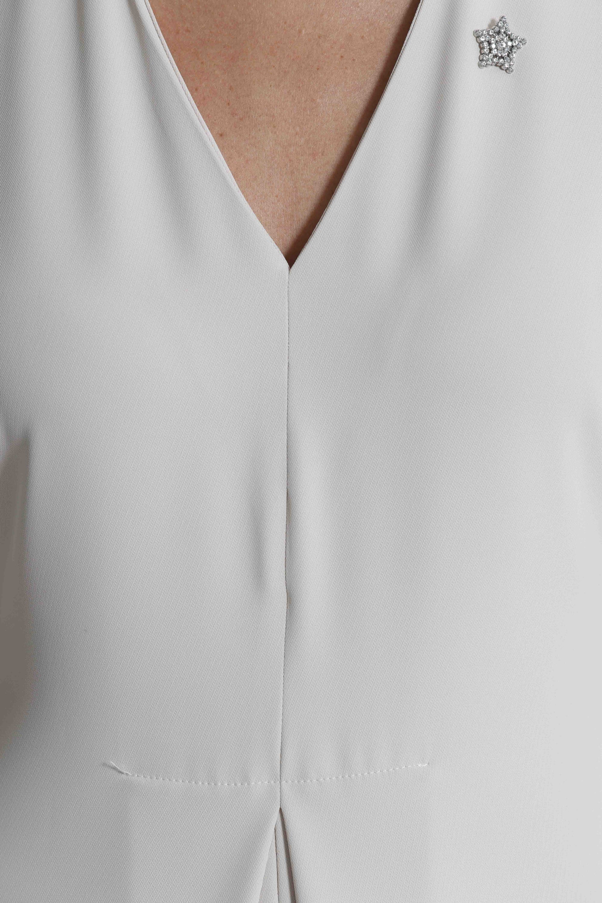 TUTA CON DETTAGLIO GIOIELLO