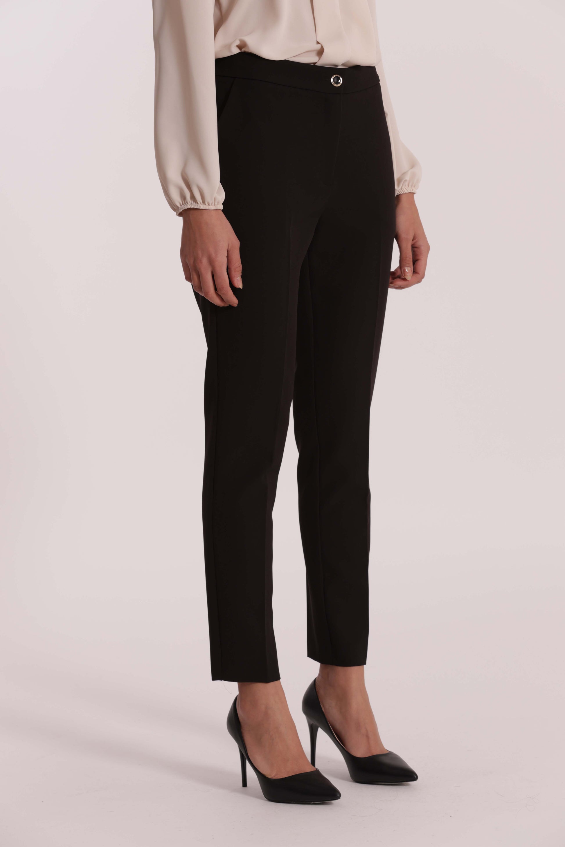 PANTALONE SIGARETTA CON ELASTICO DIETRO