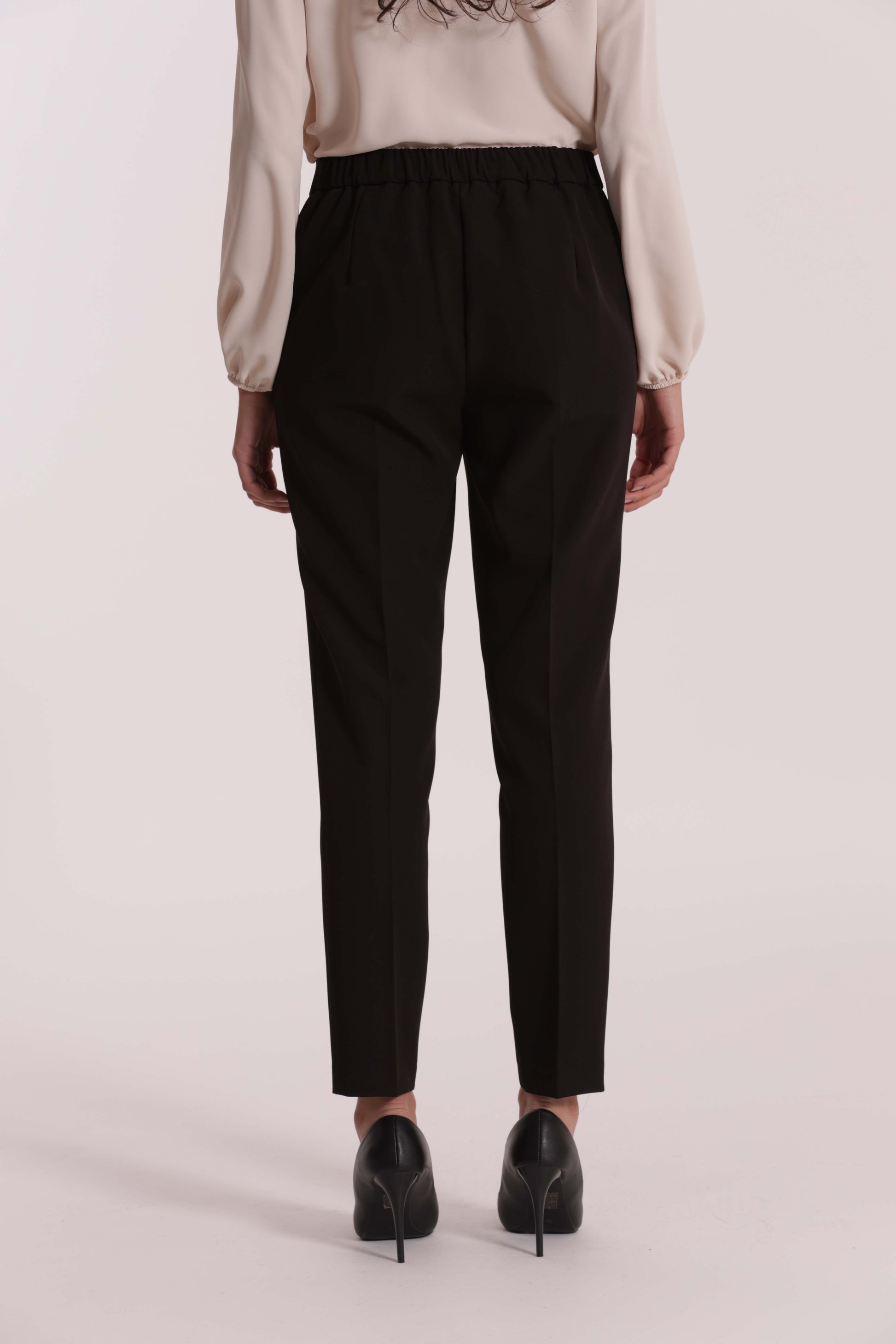 PANTALONE SIGARETTA CON ELASTICO DIETRO