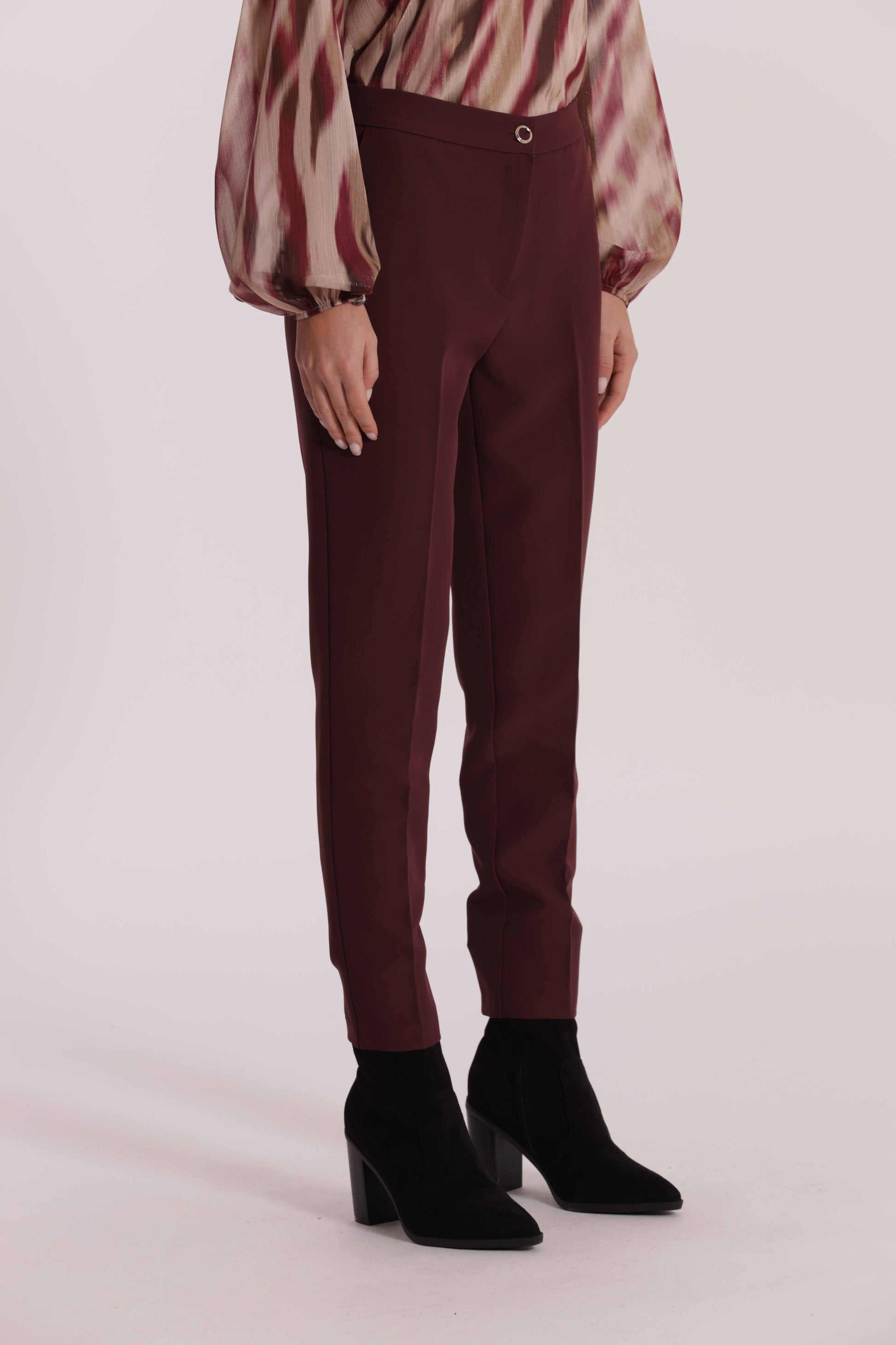PANTALONE SIGARETTA CON ELASTICO DIETRO