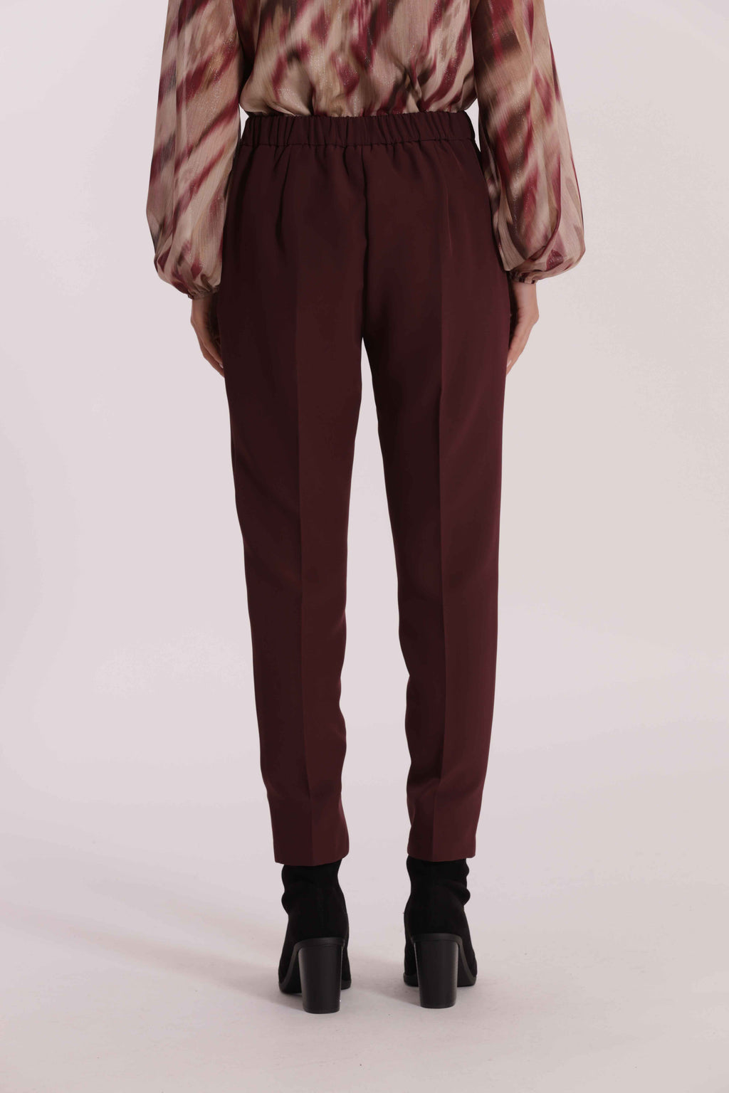 PANTALONE SIGARETTA CON ELASTICO DIETRO