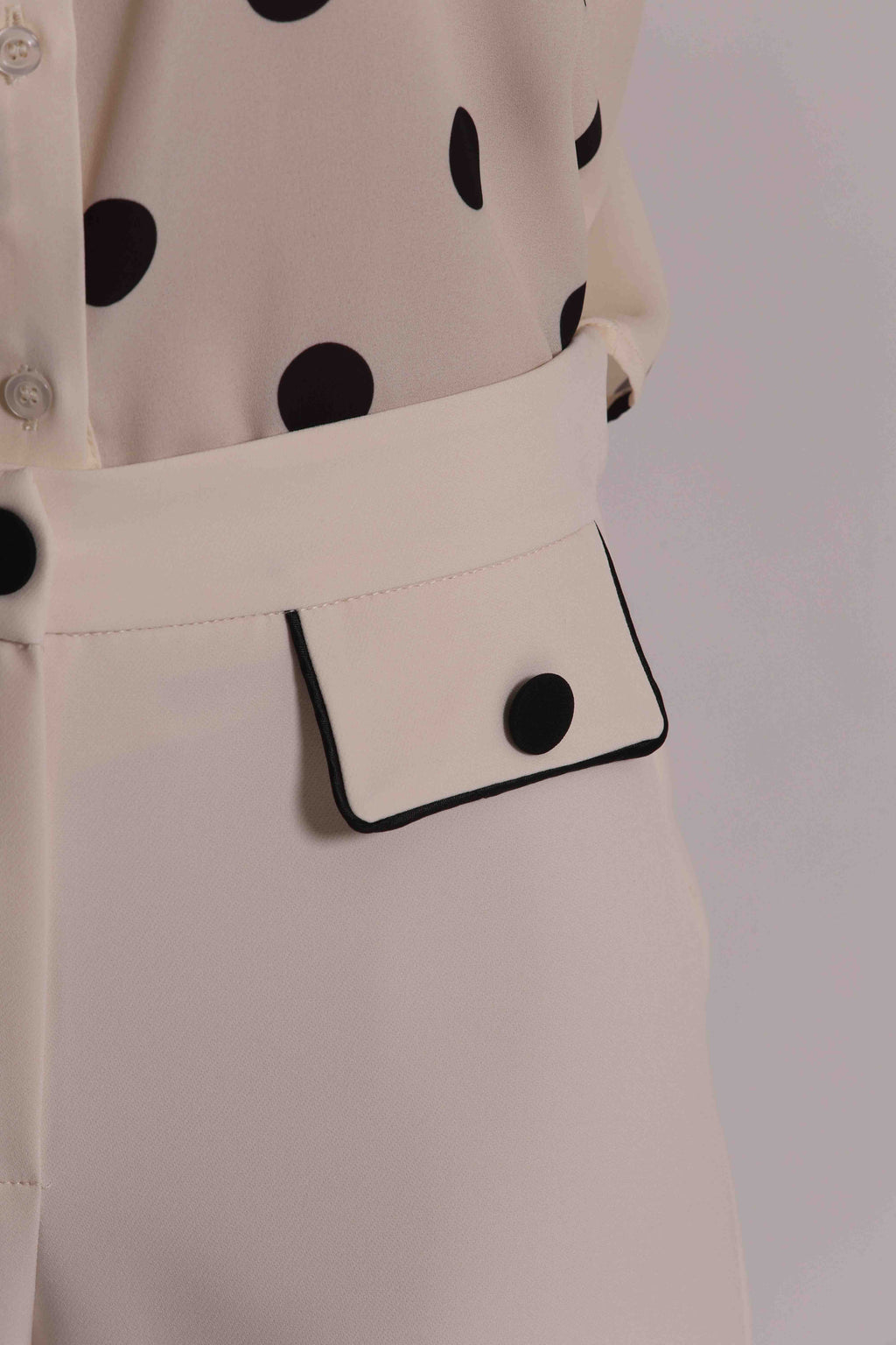 PANTALONI BORDI A CONTRASTO