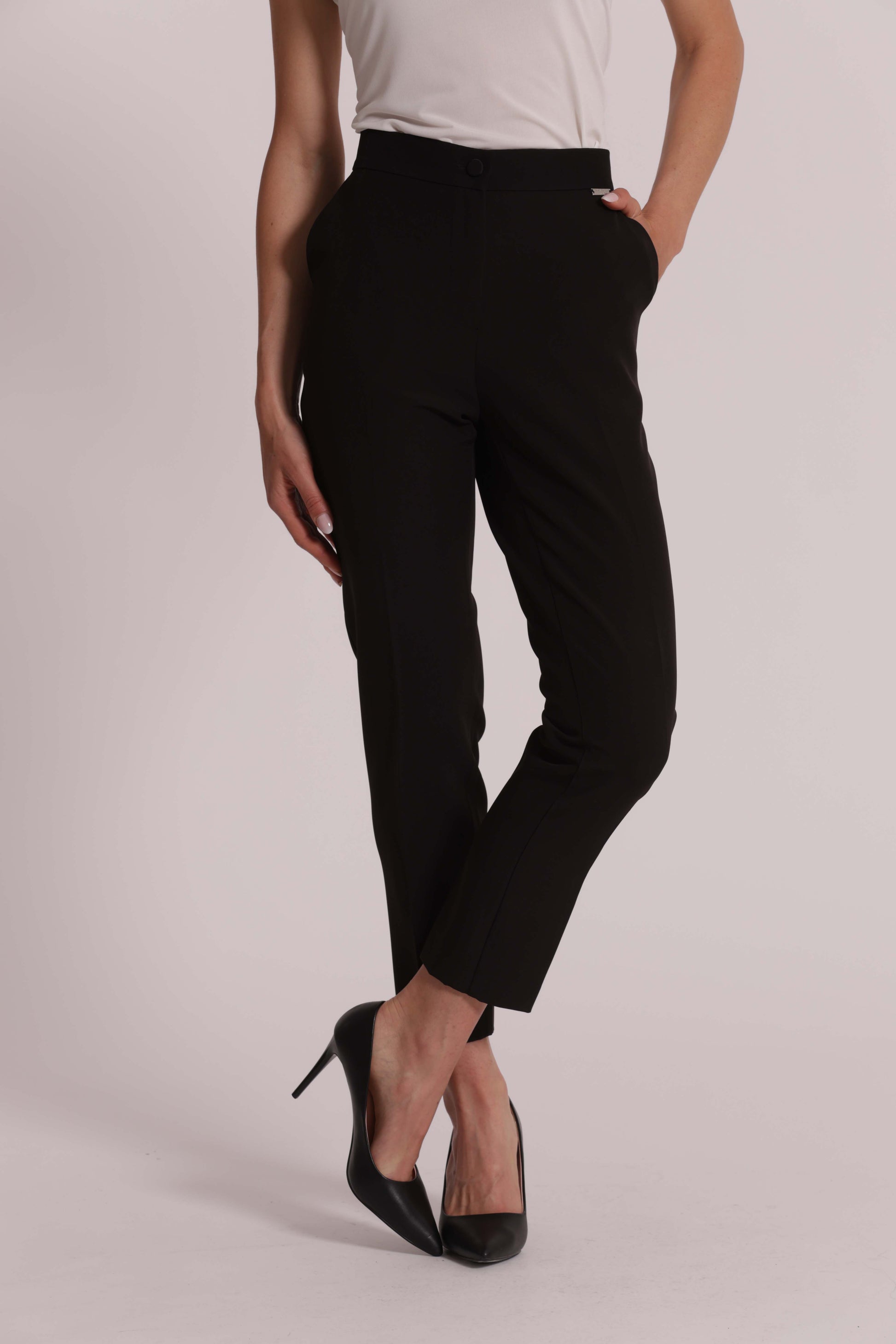 PANTALONE SIGARETTA CON ELASTICO DIETRO