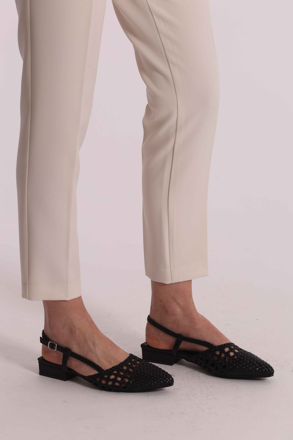 PANTALONE SIGARETTA CON ELASTICO DIETRO