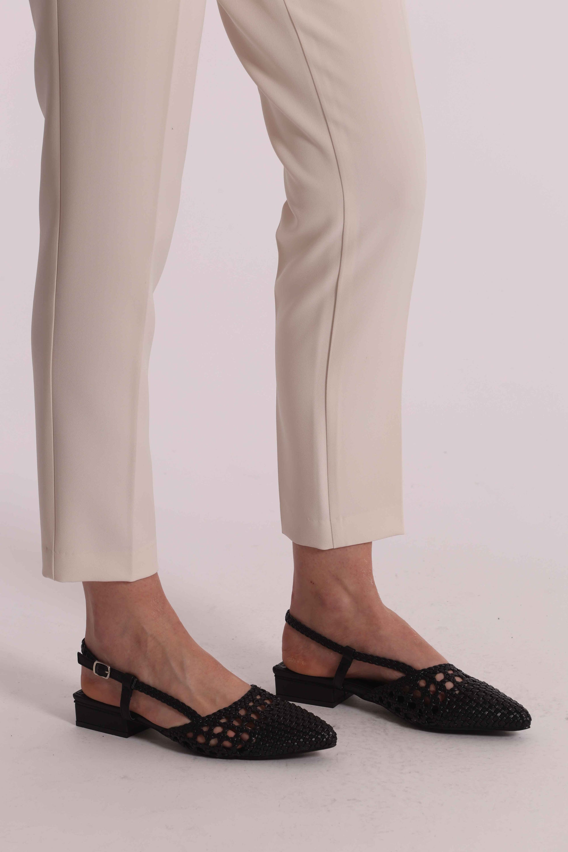 PANTALONE SIGARETTA CON ELASTICO DIETRO