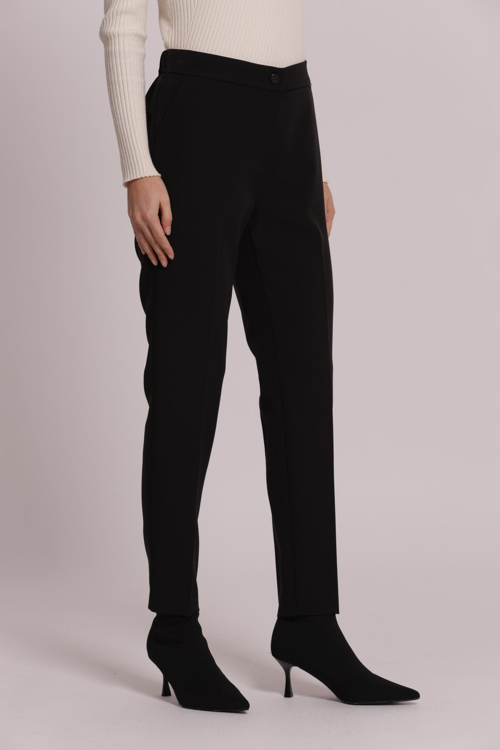 PANTALONE SIGARETTA CON ELASTICO DIETRO