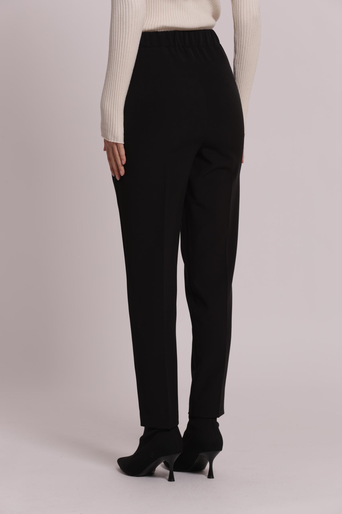 PANTALONE SIGARETTA CON ELASTICO DIETRO
