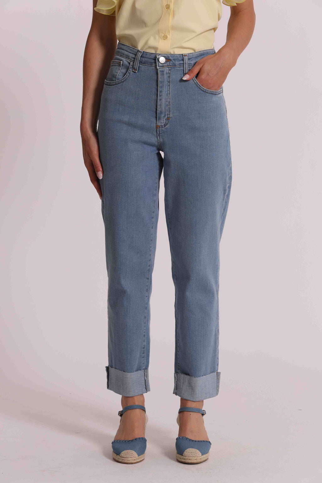JEANS CON RISVOLTO