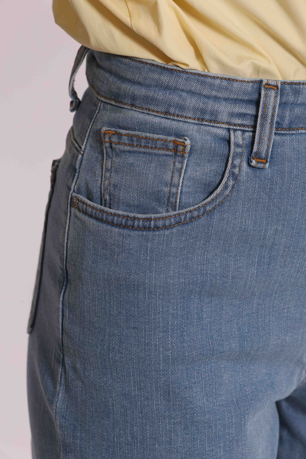 JEANS CON RISVOLTO