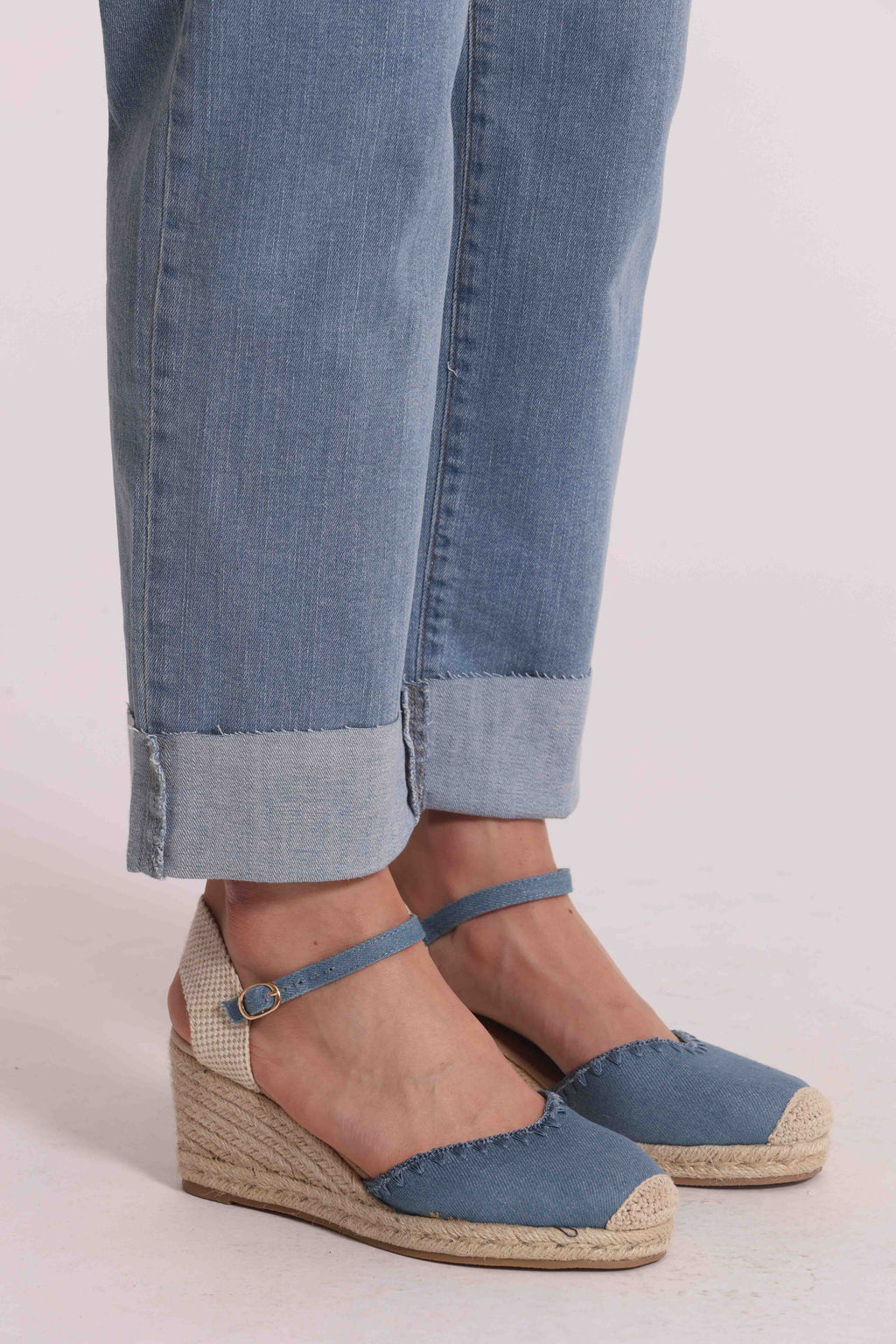 JEANS CON RISVOLTO