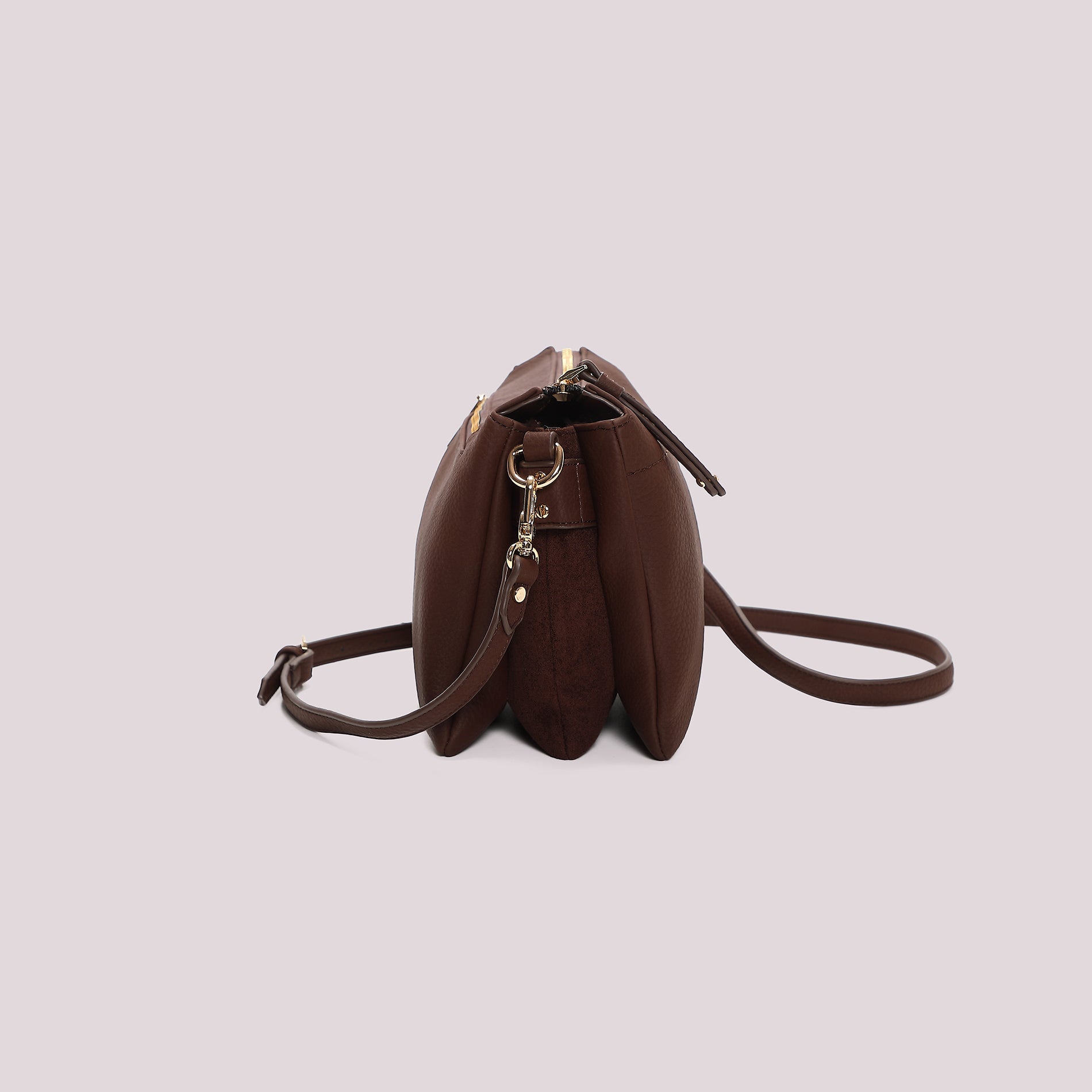 BORSA TRACOLLA CON DETTAGLI CAMOSCIO