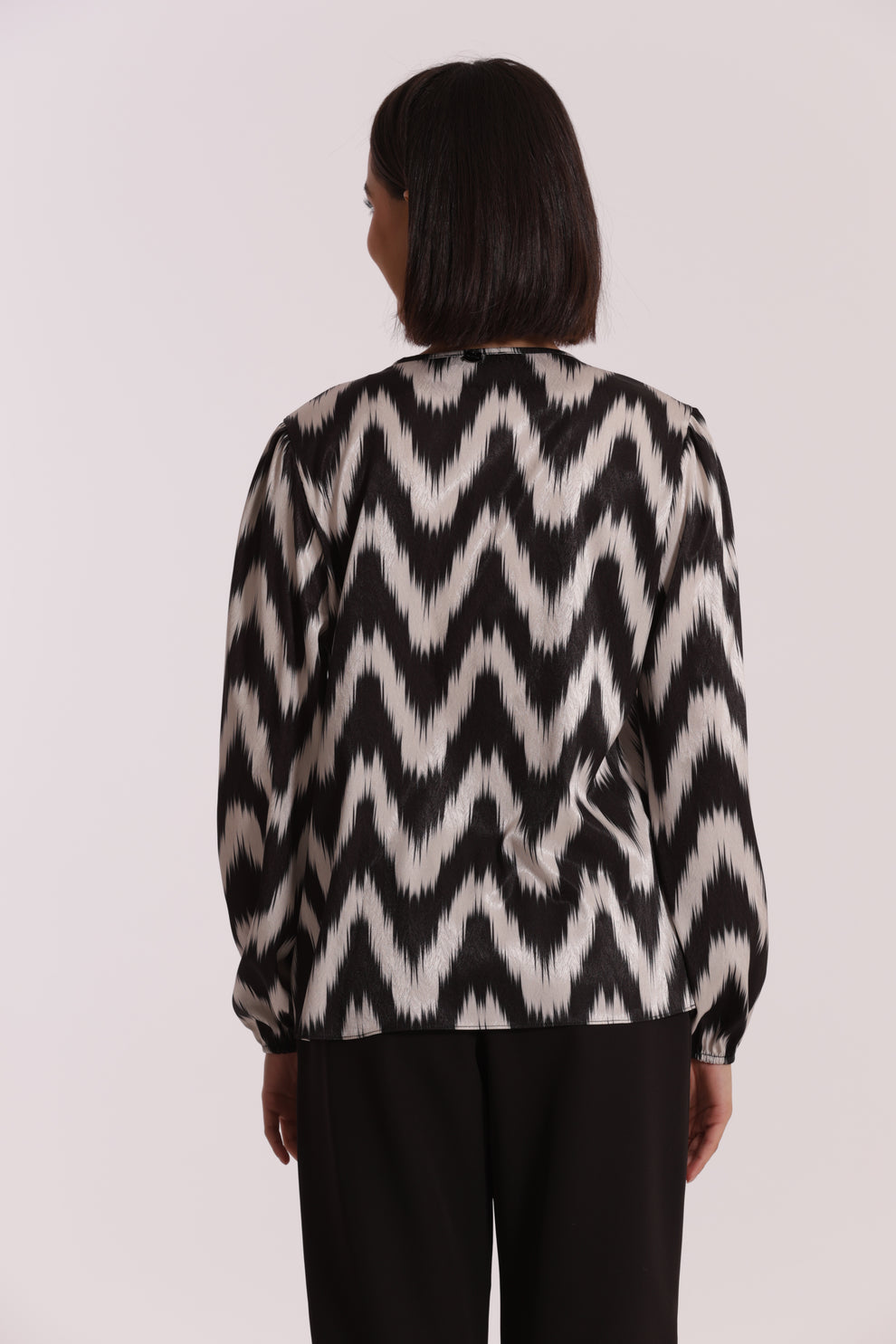 BLUSA FANTASIA CON BOTTONCINO