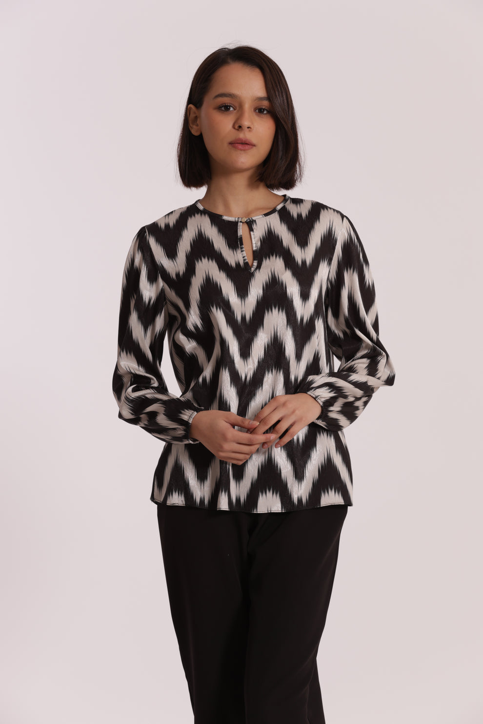 BLUSA FANTASIA CON BOTTONCINO