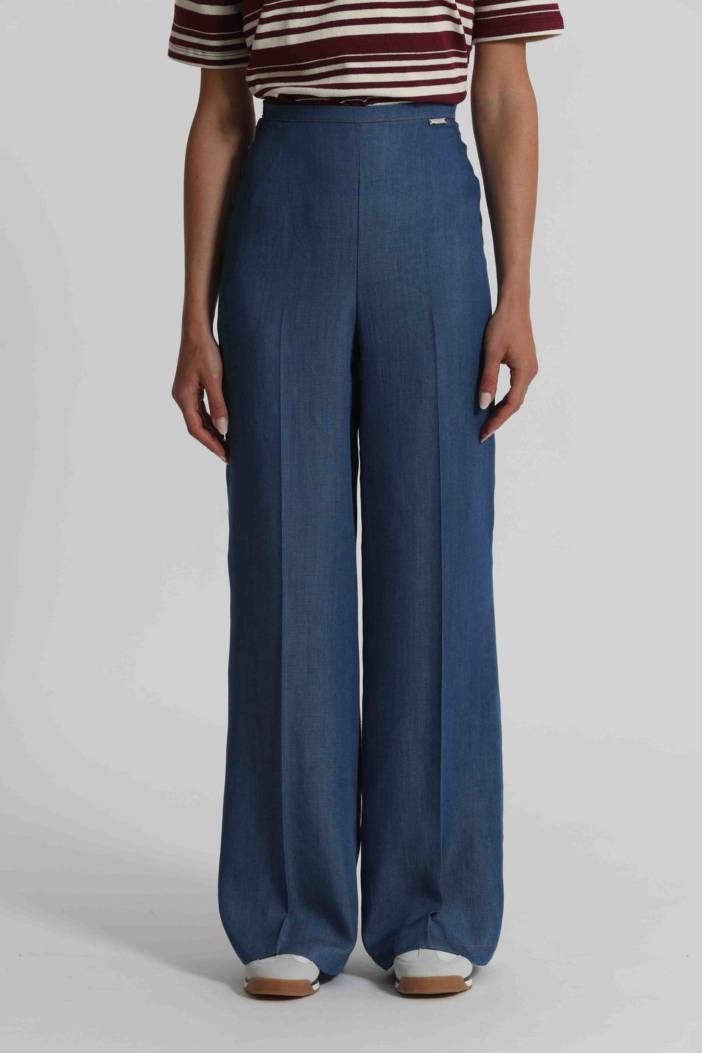 JEANS LEGGERO IN CHAMBRAY