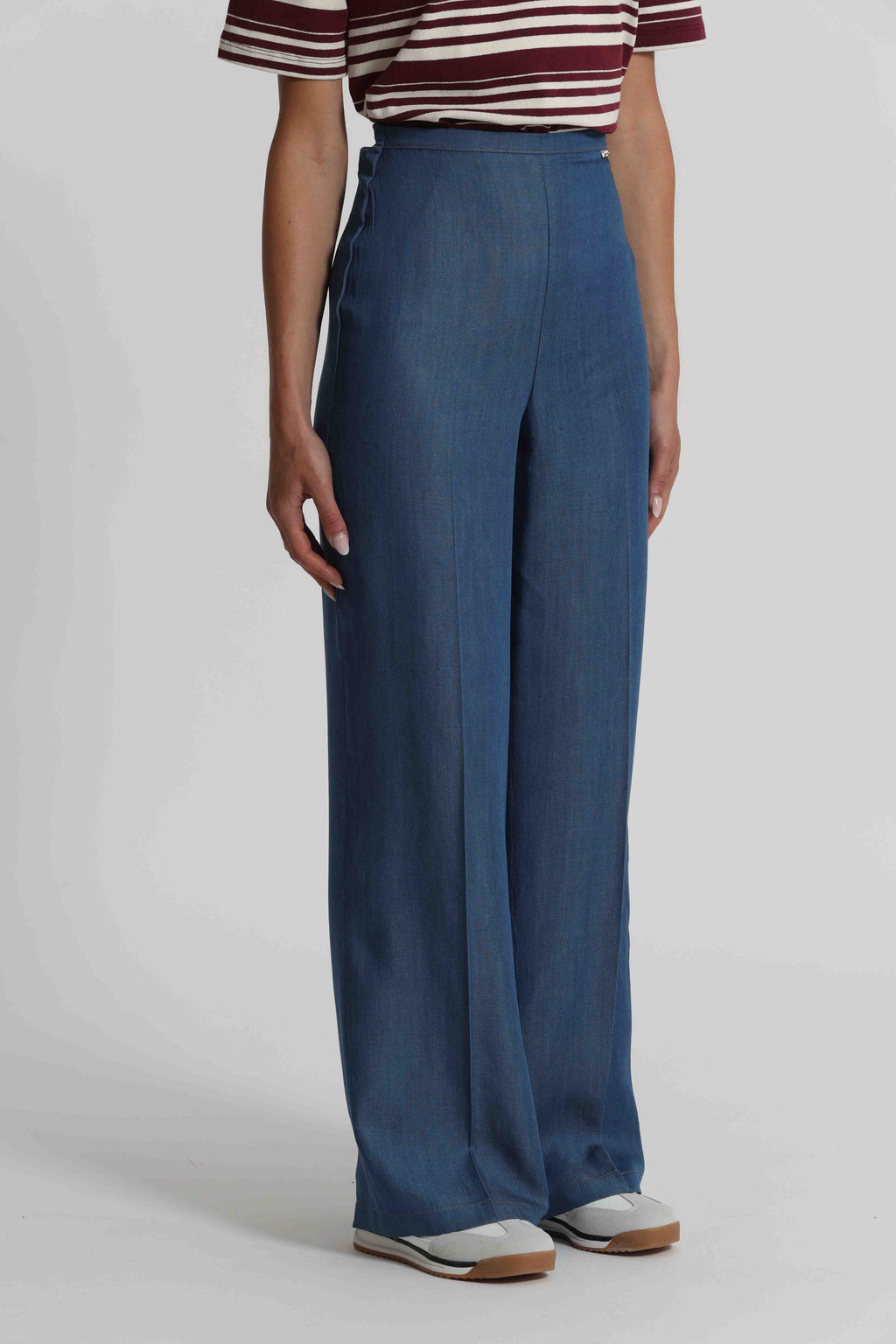 JEANS LEGGERO IN CHAMBRAY