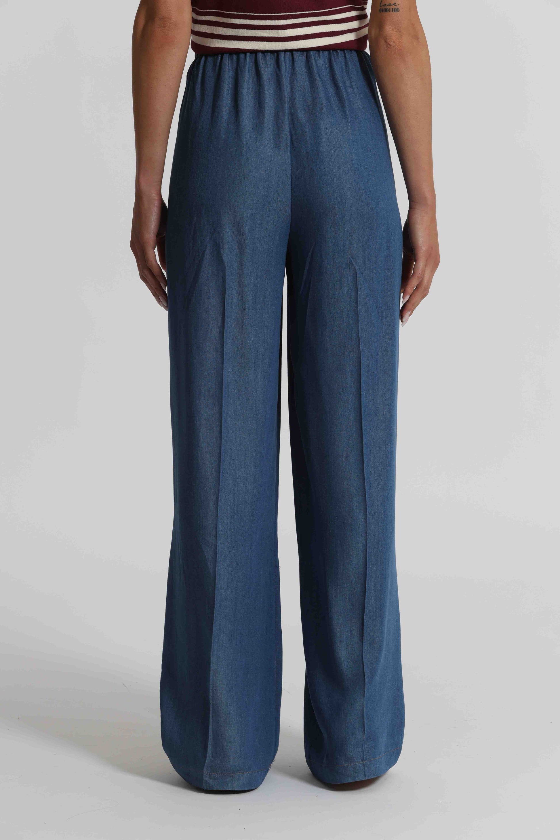 JEANS LEGGERO IN CHAMBRAY