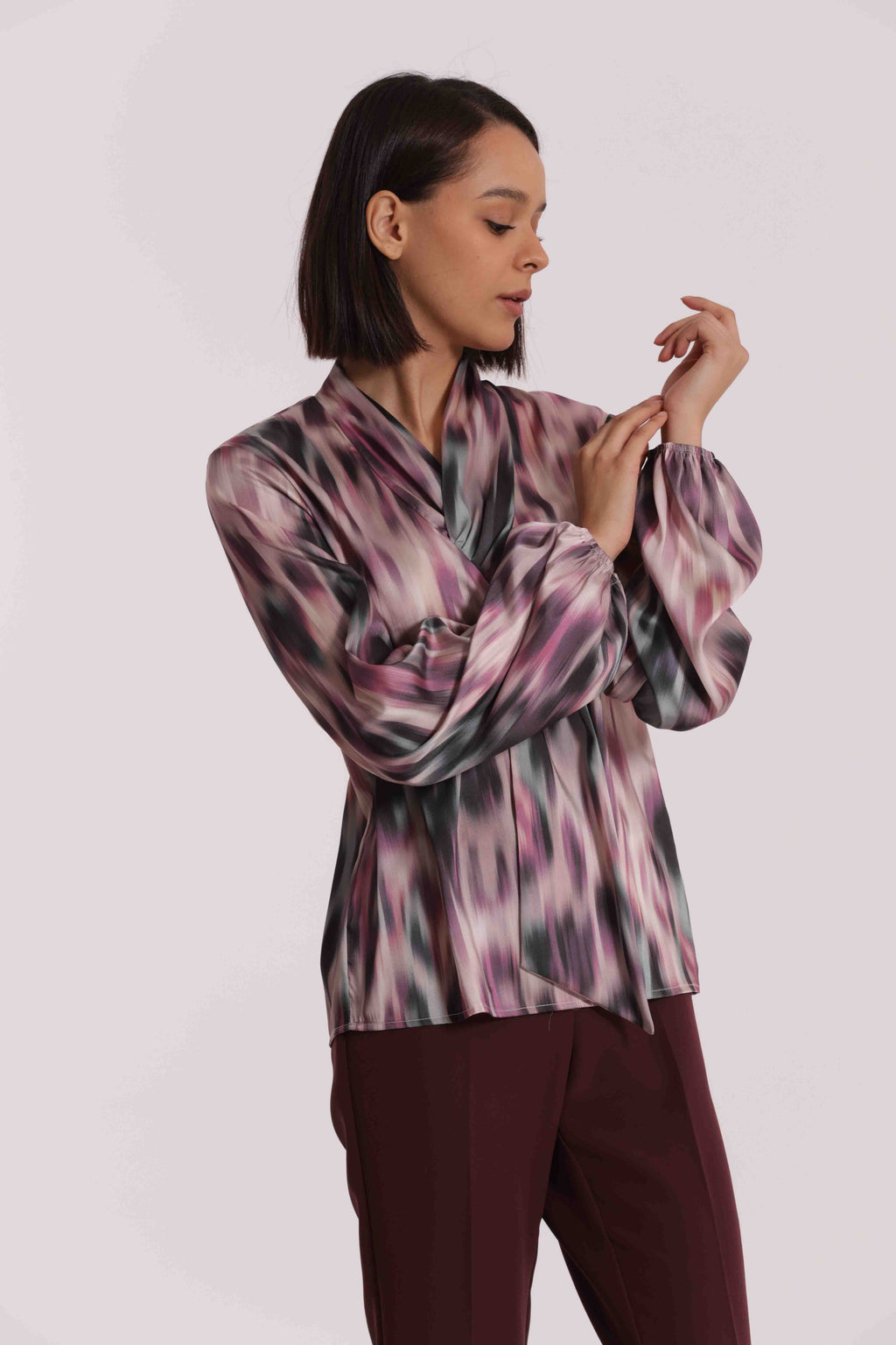 BLUSA CON CRAVATTINO FANTASIA