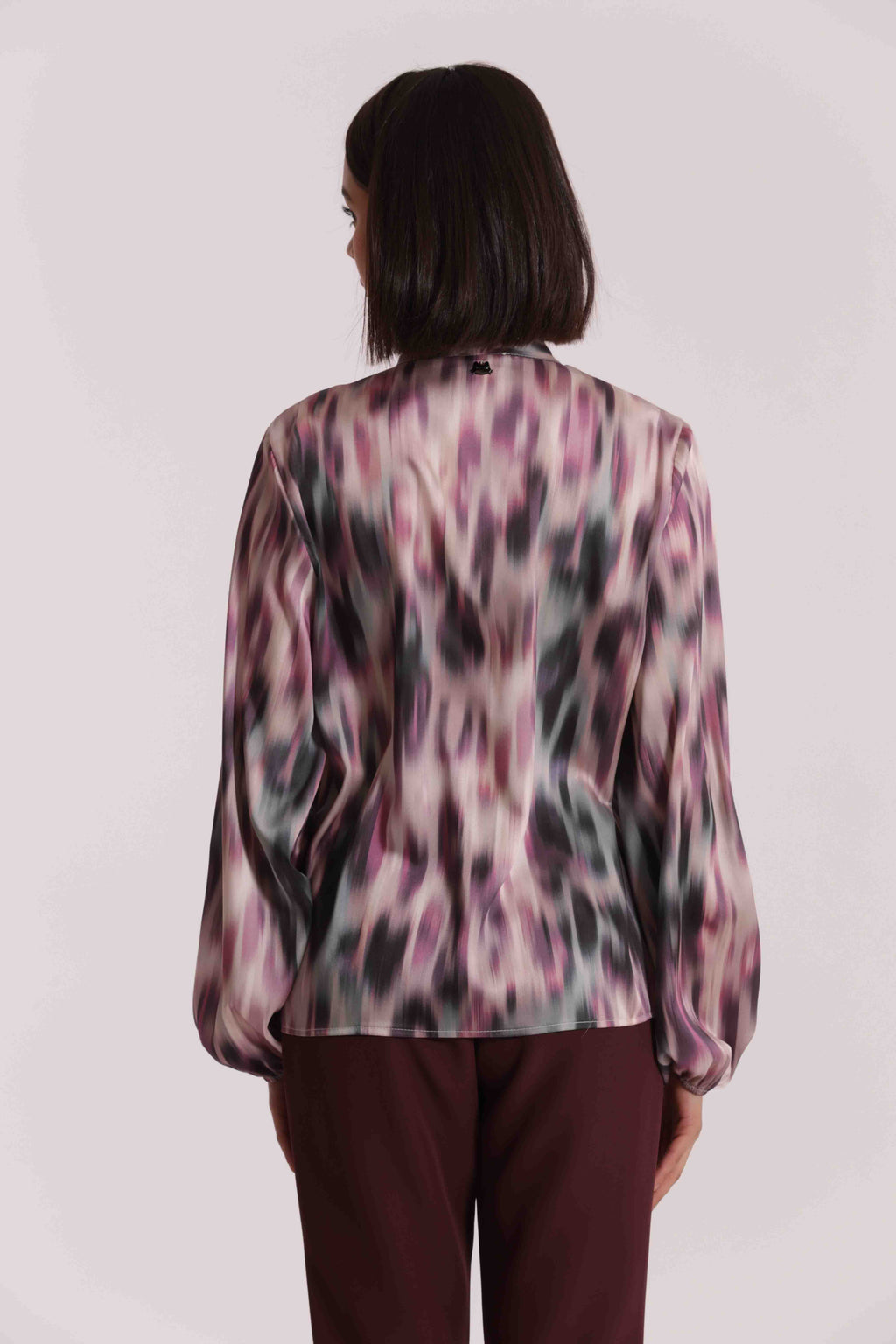 BLUSA CON CRAVATTINO FANTASIA