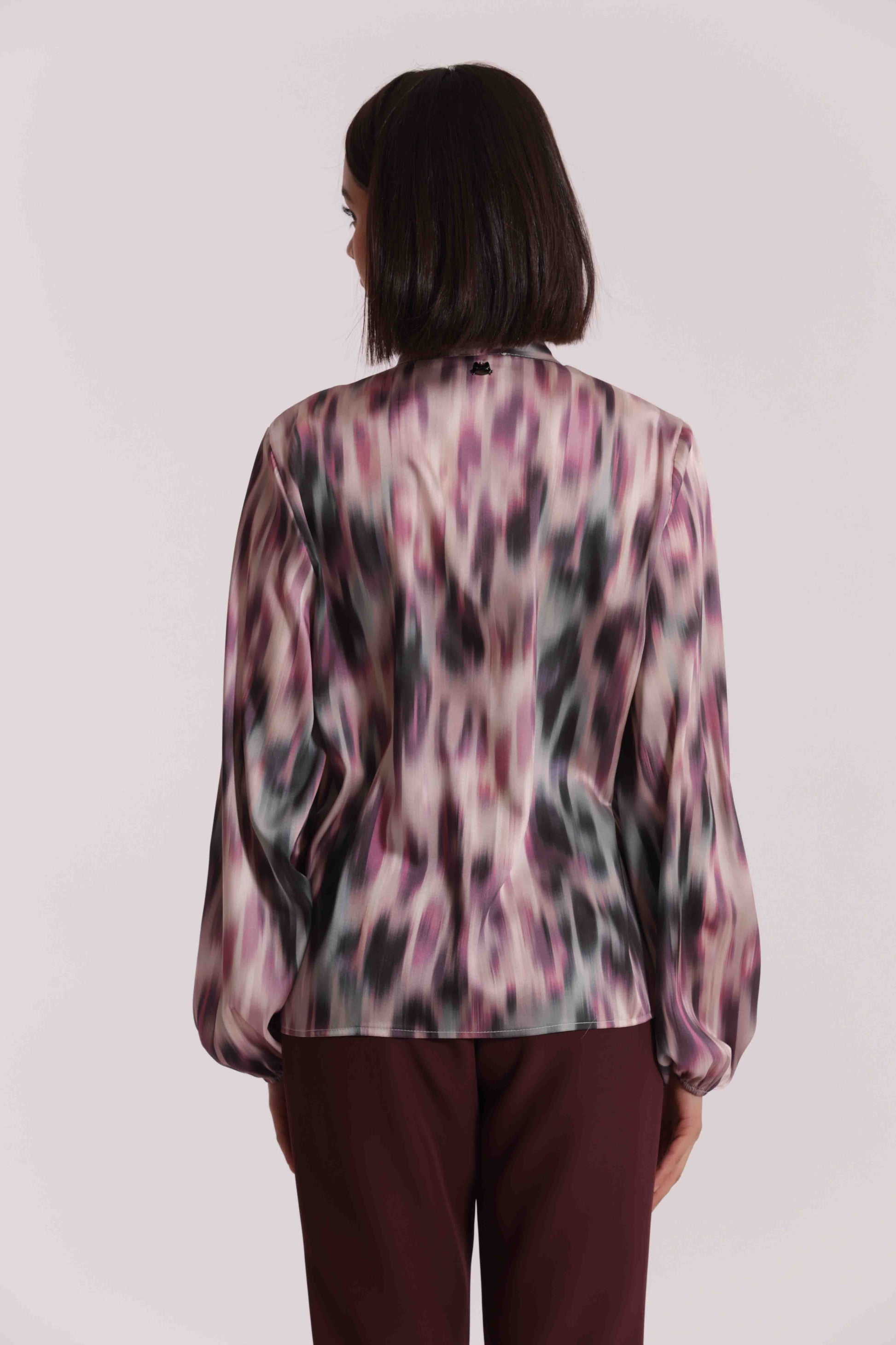 BLUSA CON CRAVATTINO FANTASIA