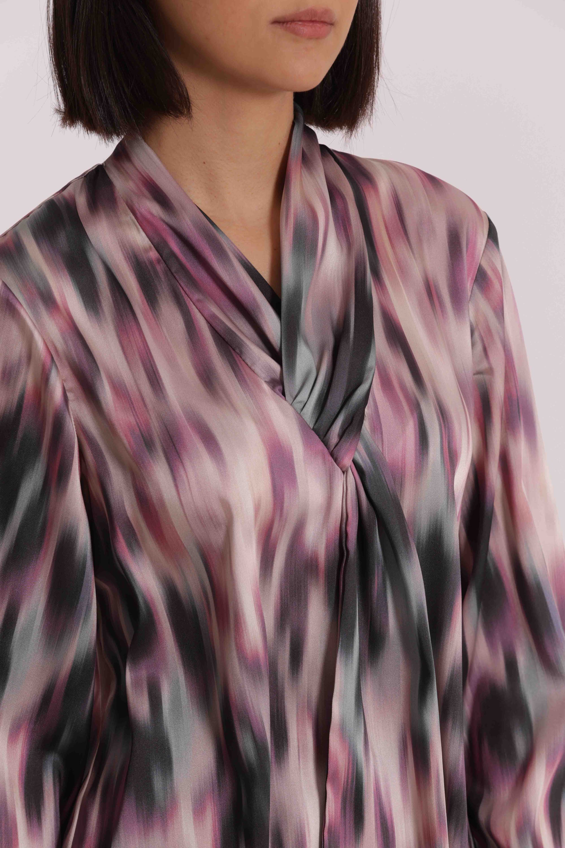 BLUSA CON CRAVATTINO FANTASIA