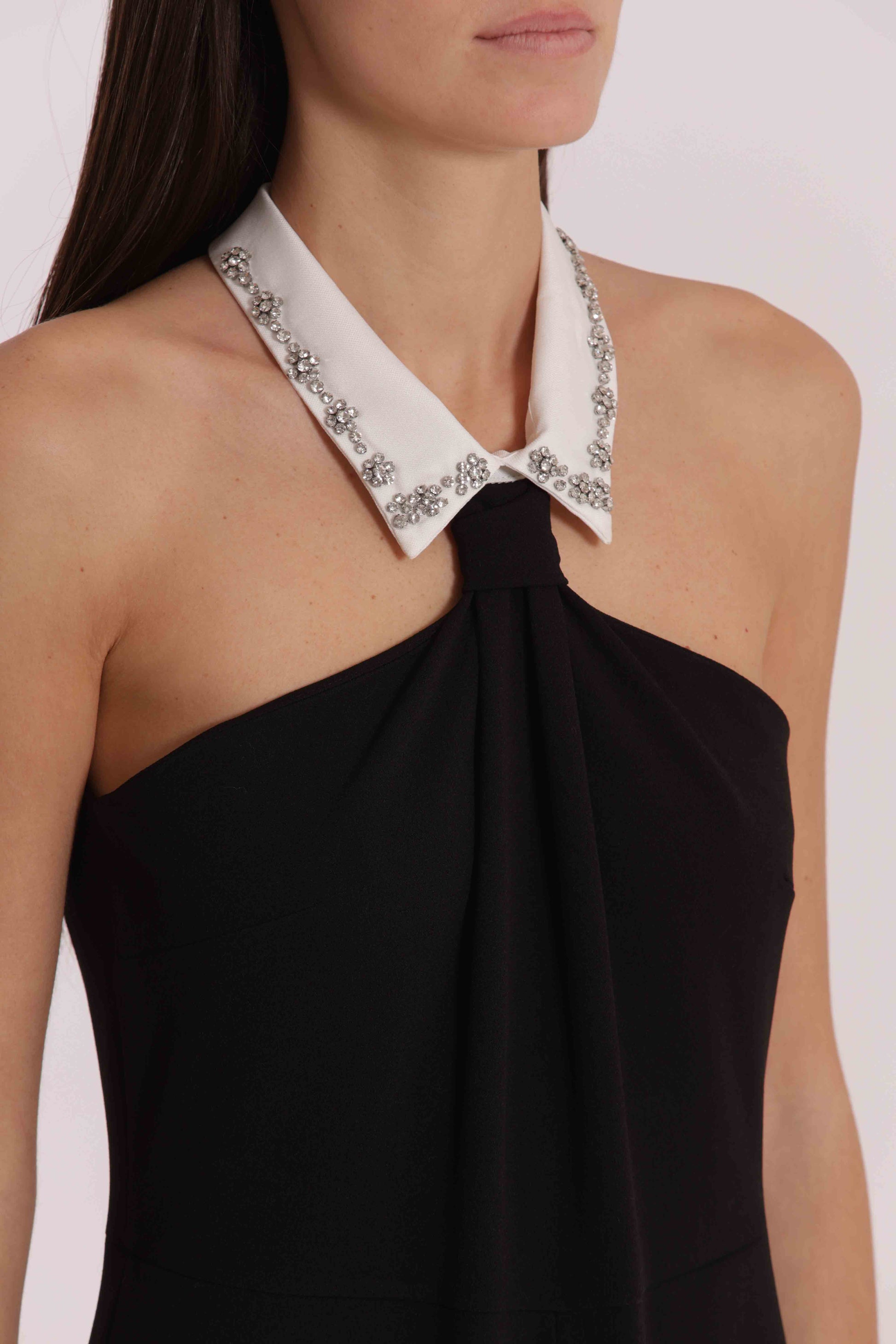 TUTA CON COLLETTO STRASS