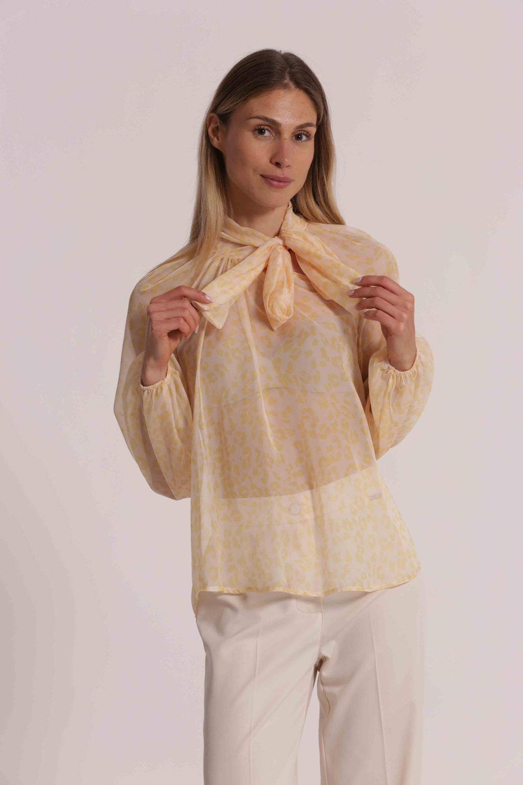 CAMICIA ANIMALIER CON FIOCCO