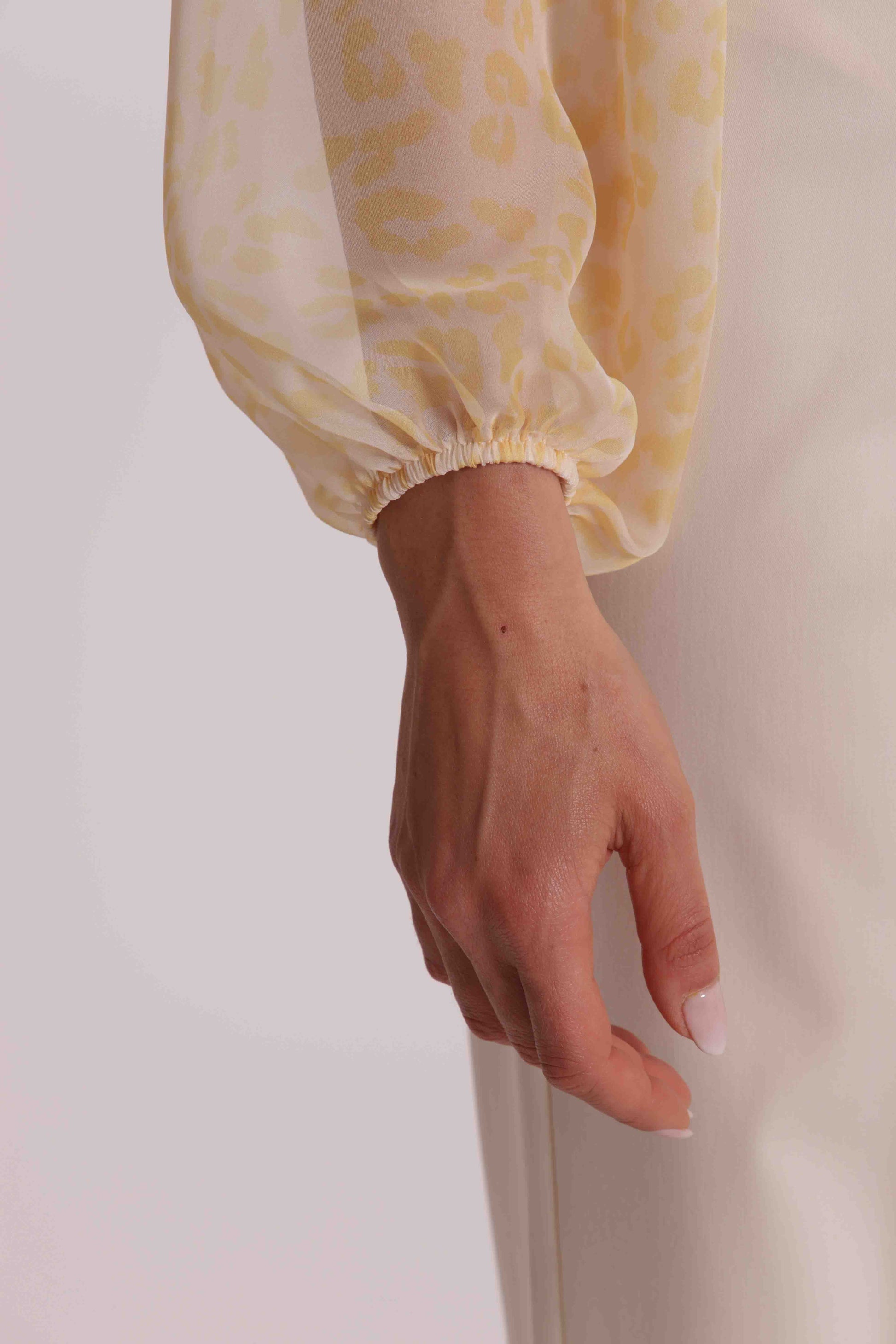 CAMICIA ANIMALIER CON FIOCCO