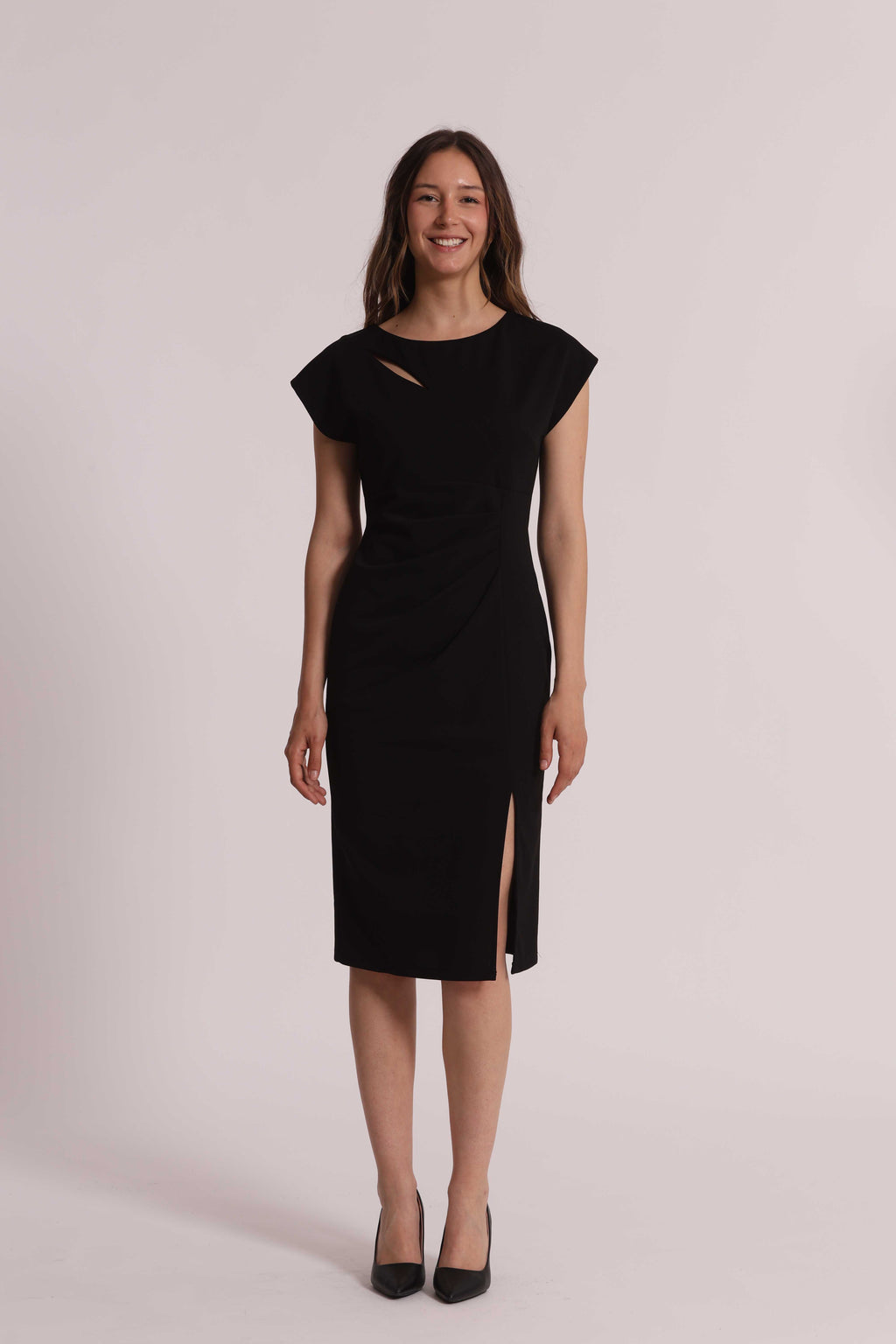 ABITO CON DETTAGLIO ARRICCIATO