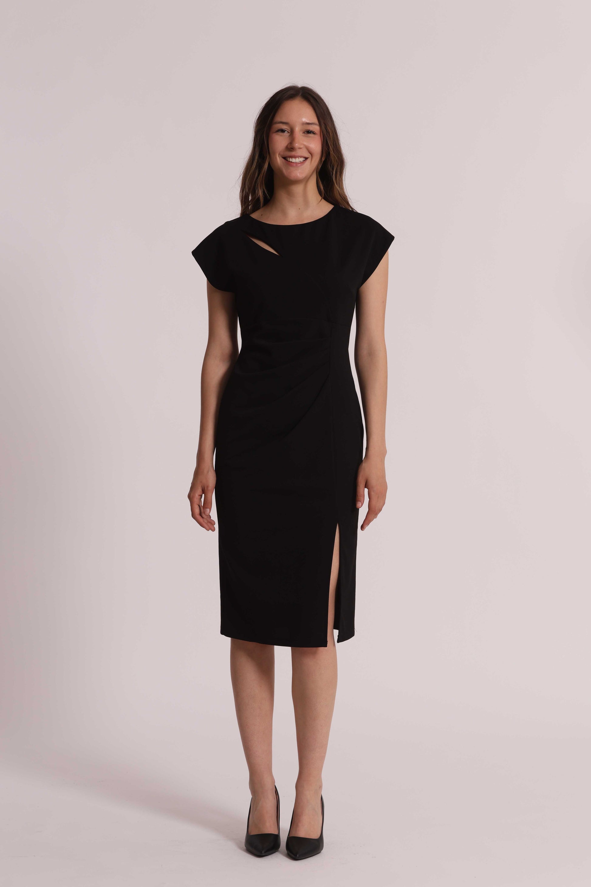 ABITO CON DETTAGLIO ARRICCIATO