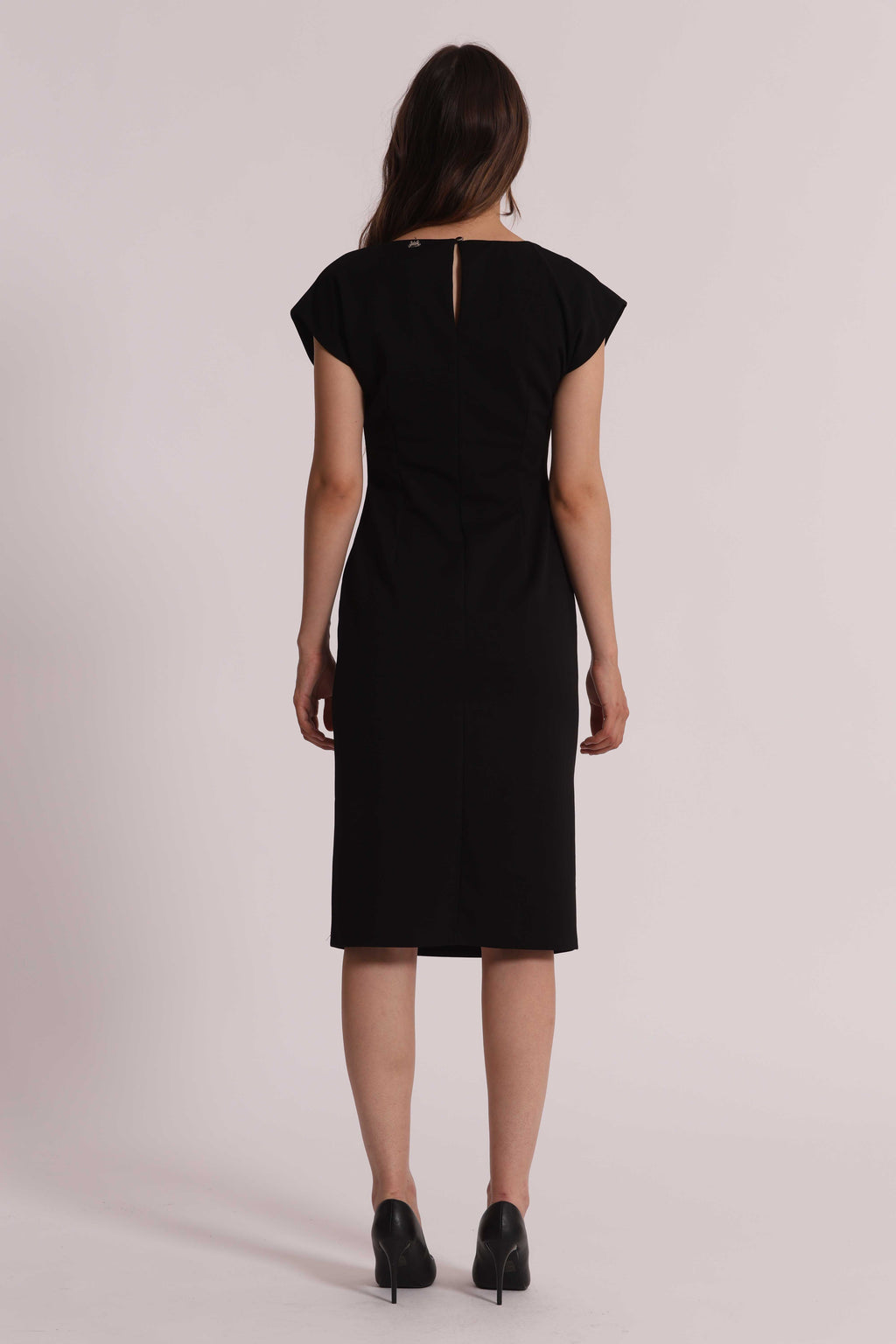 ABITO CON DETTAGLIO ARRICCIATO