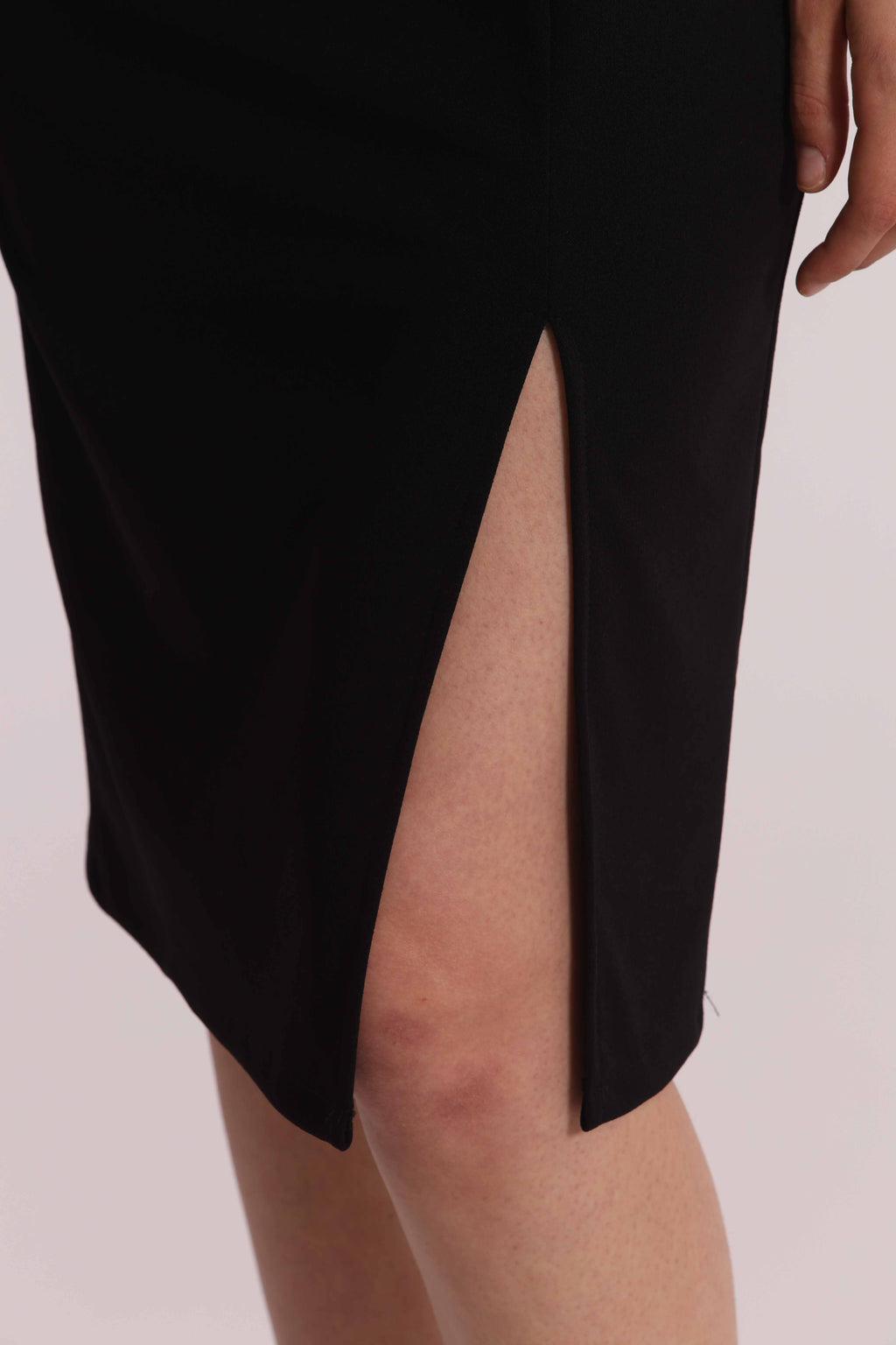 ABITO CON DETTAGLIO ARRICCIATO